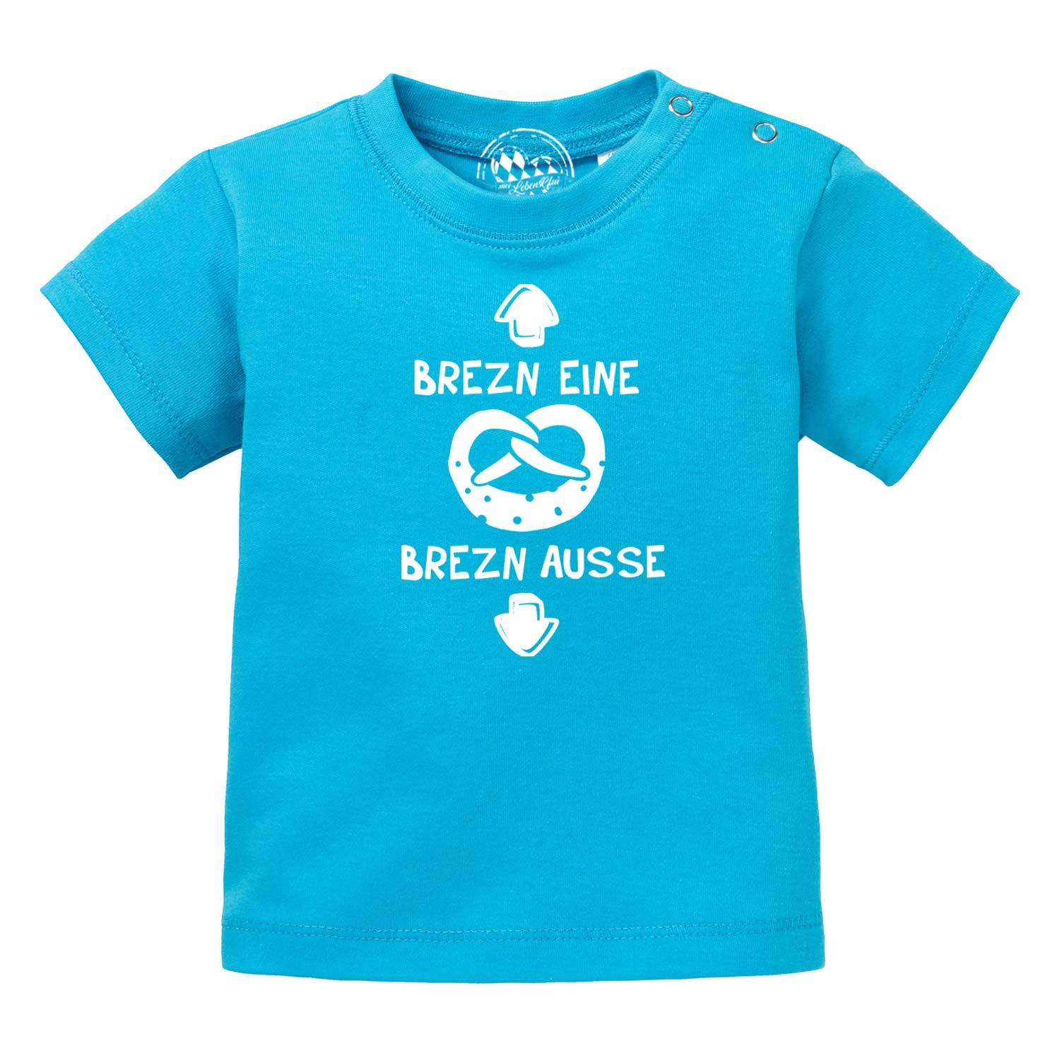 Baby-T-Shirt mit Brezn-Motiv und Schriftzug „®mei LebensGfui“, aus 100 % Bio-Baumwolle, Siebdruck.