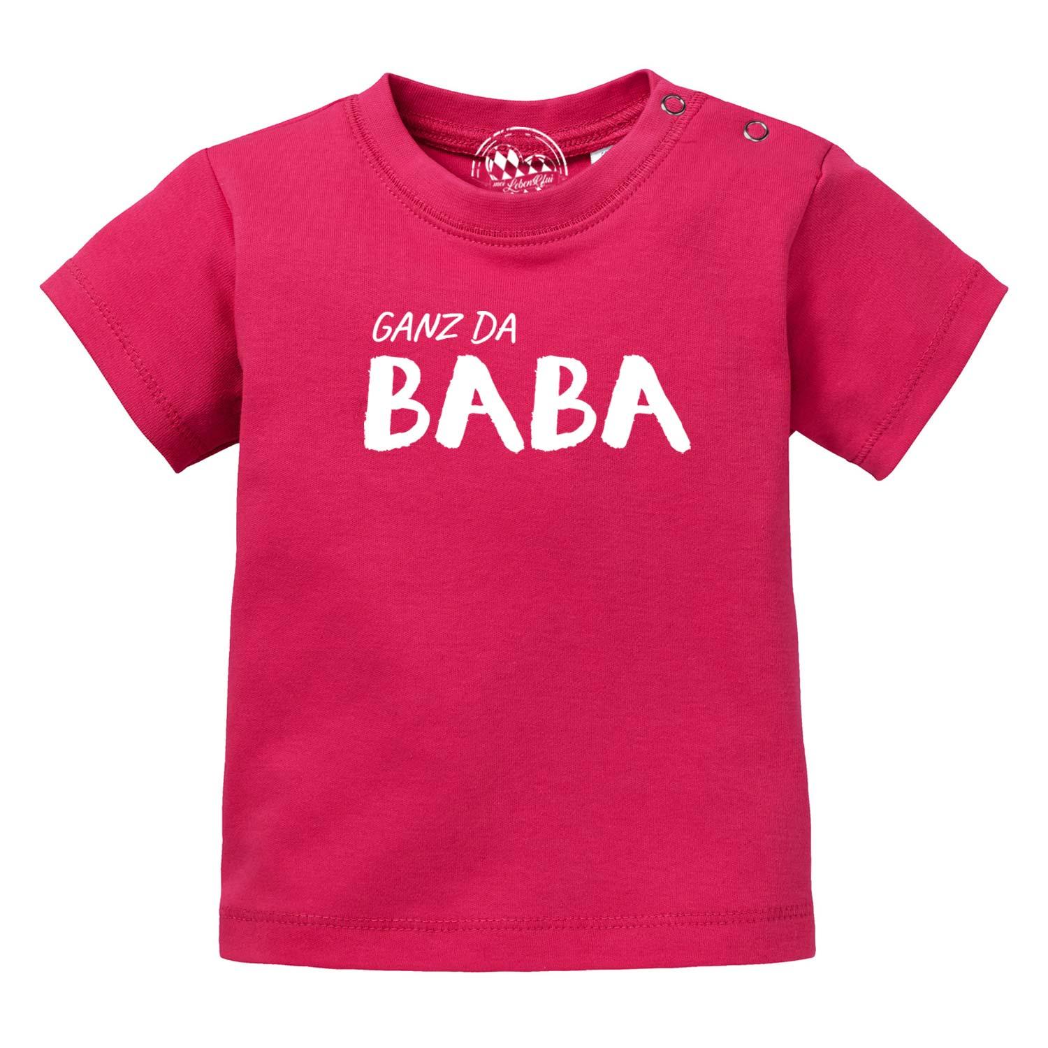 Kurzes Baby-T-Shirt in Hellblau mit weißem Schriftzug „Ganz da Baba!“, aus 100 % Bio-Baumwolle, Siebdruck.