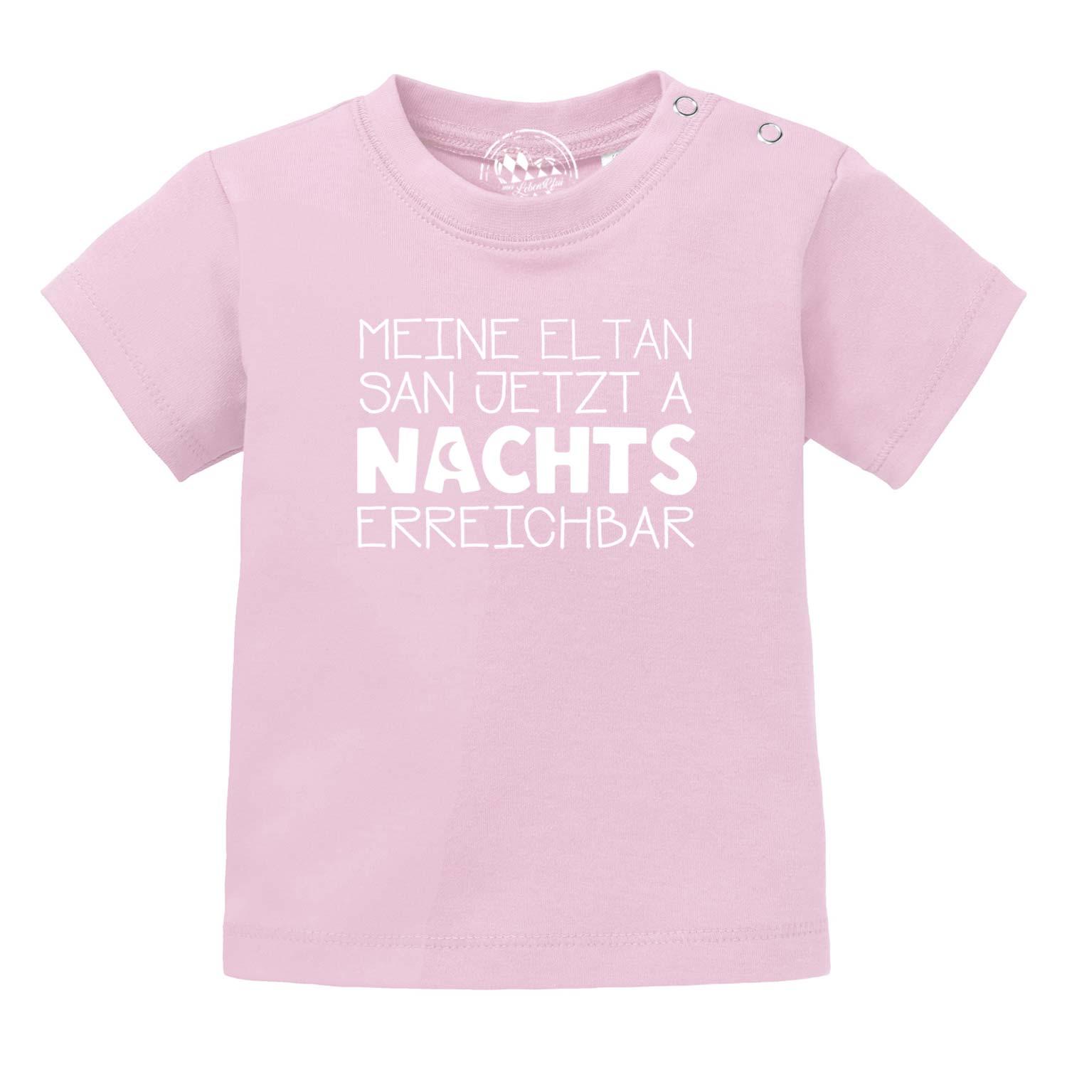 Rosa Baby-T-Shirt mit weißem Schriftzug „Nachts erreichbar!“, Rundhalsausschnitt, aus 100 % Bio-Baumwolle.
