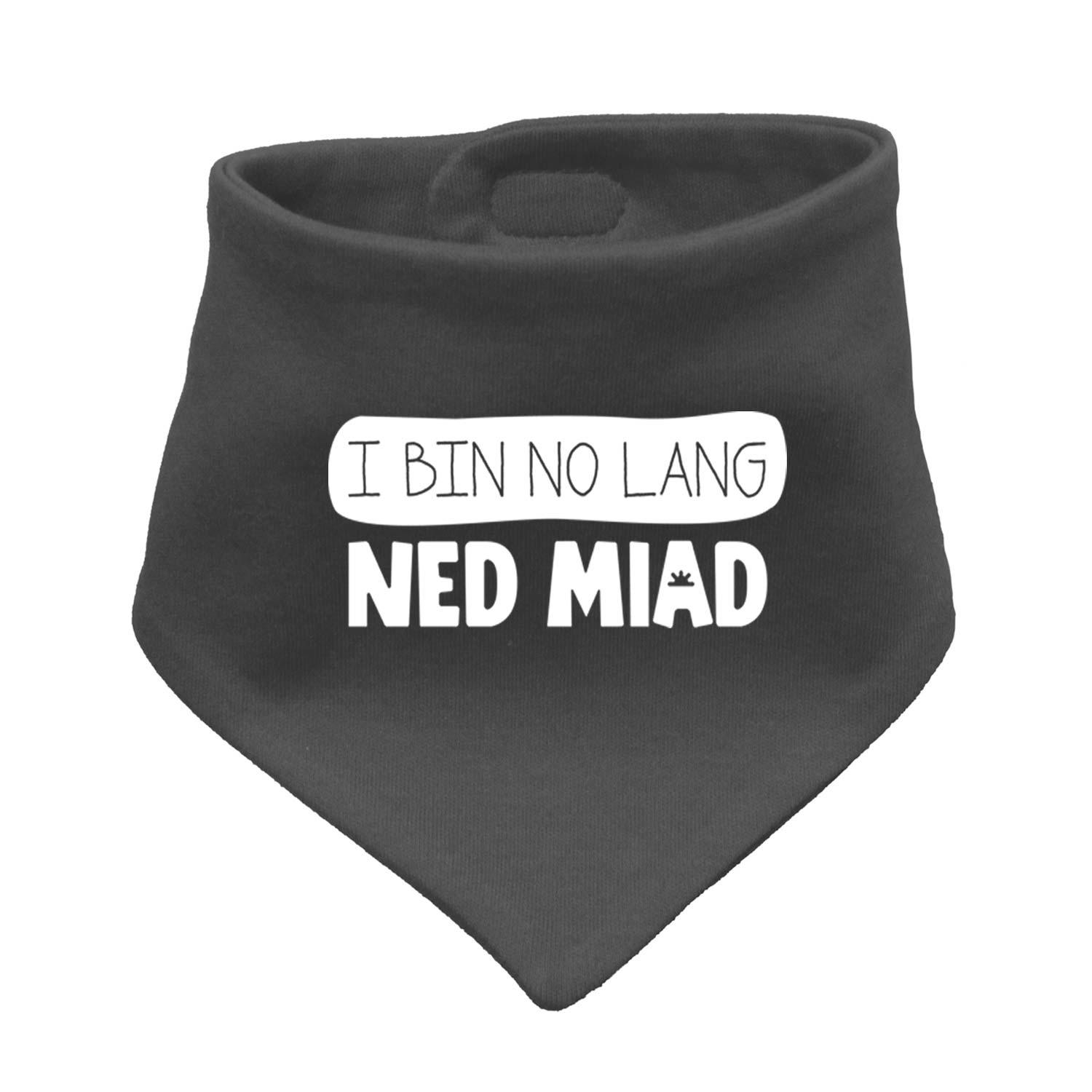Dunkelgraues Babyhalstuch "no lang ned miad!" mit weißem Print, perfekt als Lätzchen oder Accessoire für Jungen und Mädchen.