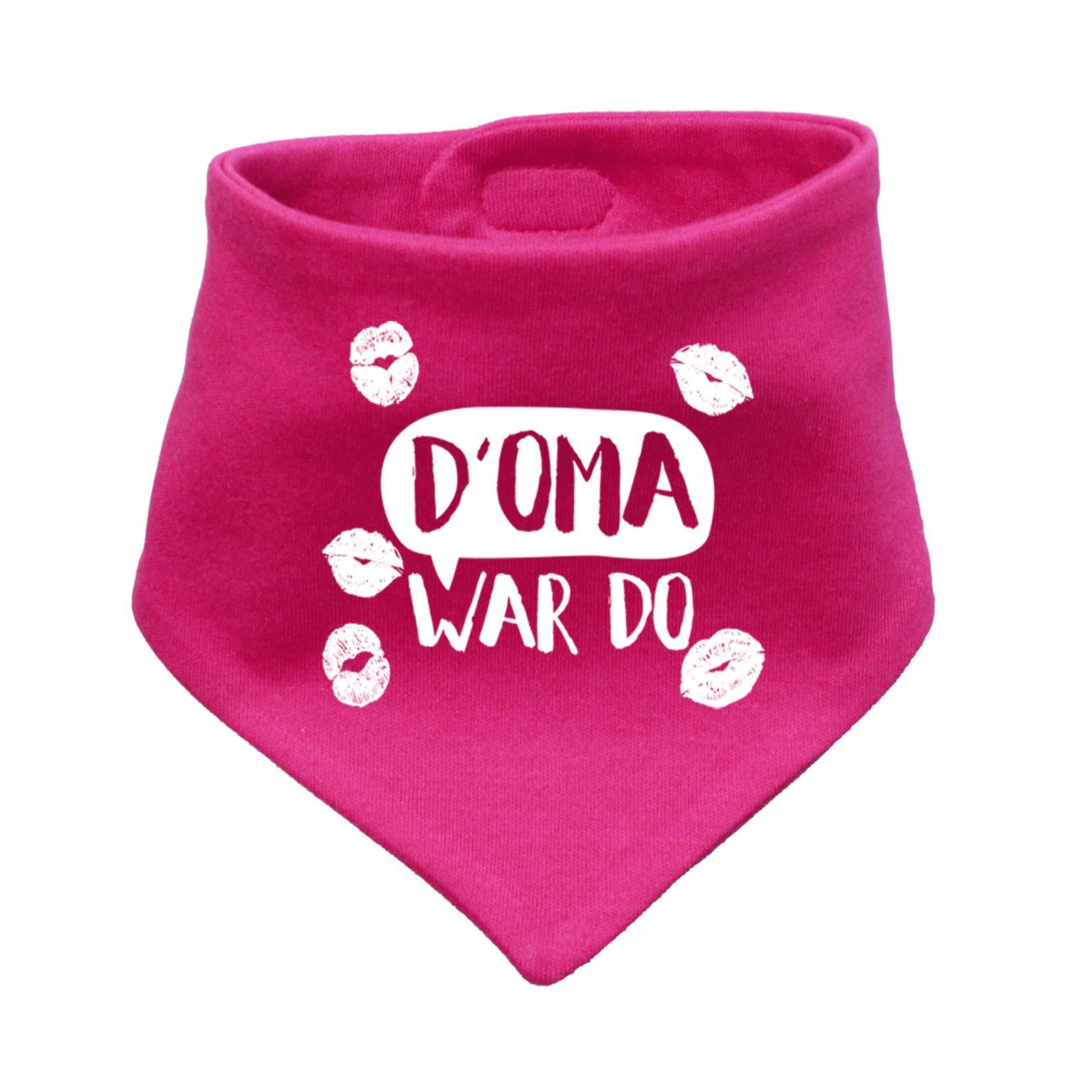 Babyhalstuch D' Oma war do... in leuchtendem Pink mit weißem Spruch und Kussmund-Prints.