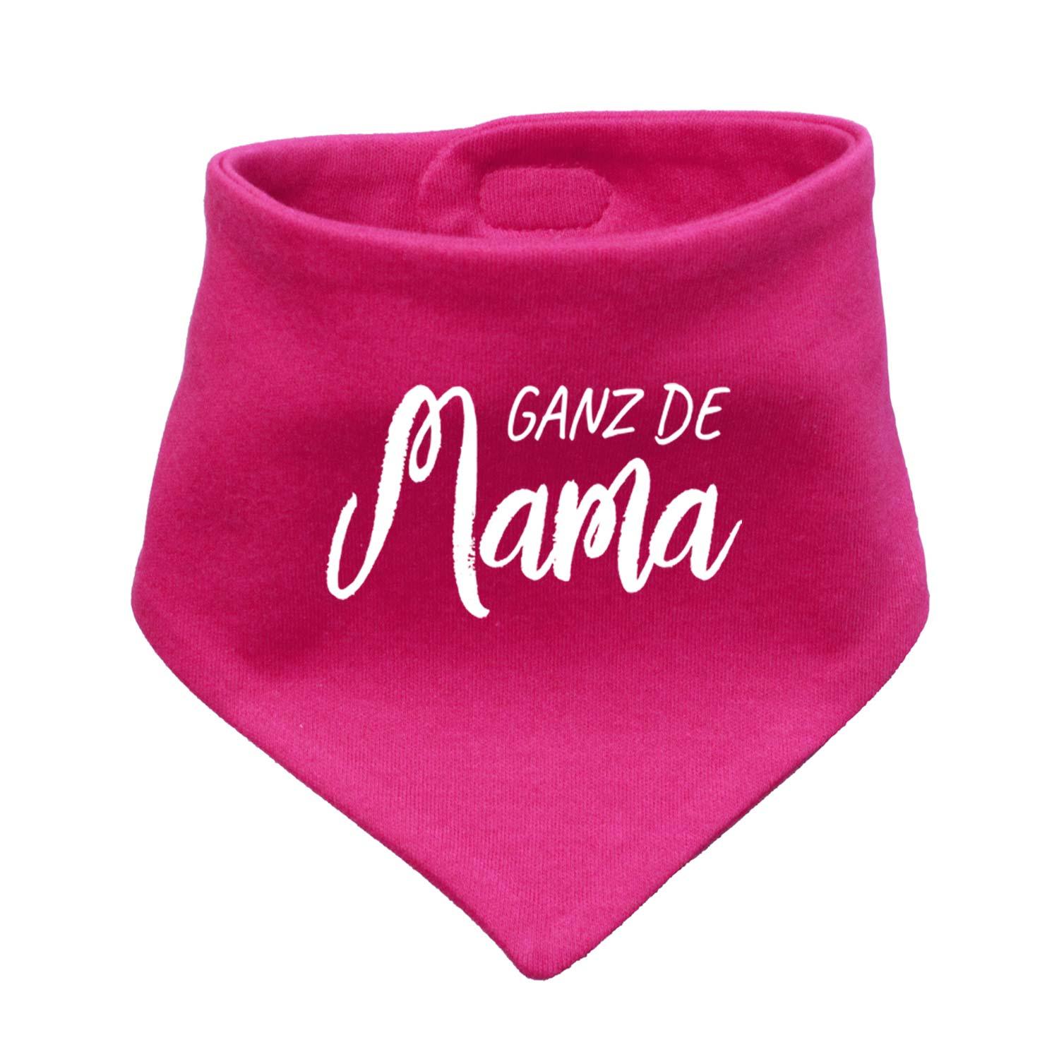 Babyhalstuch in Dreiecksform mit weißem Schriftzug „Ganz de Mama“, hellgrau, weiche Baumwolle, ca. 38 × 15 cm.
