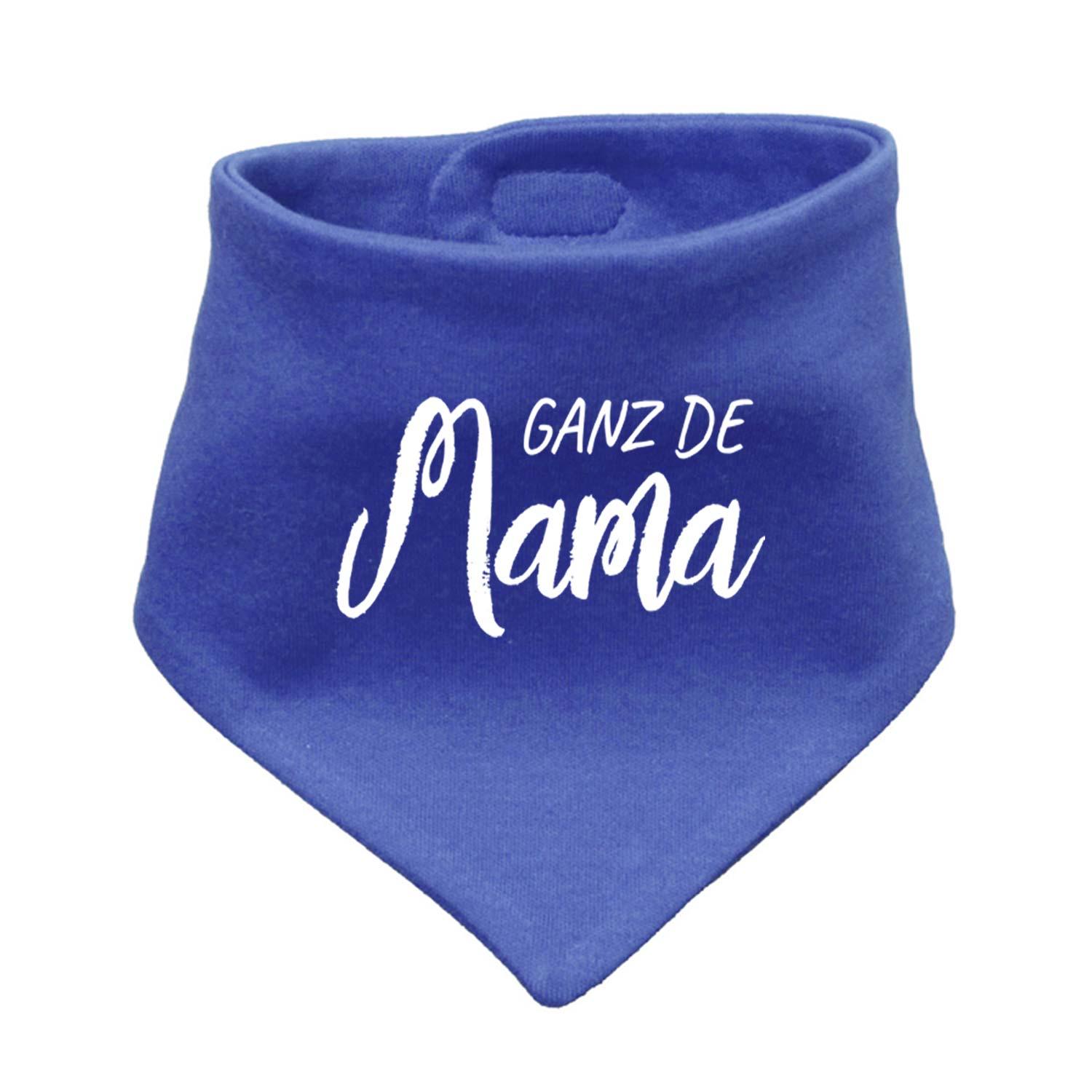 Rosa Babyhalstuch in Dreiecksform mit weißem Herzmuster und schwarzem Schriftzug „Ganz de Mama…“, aus Baumwolle.