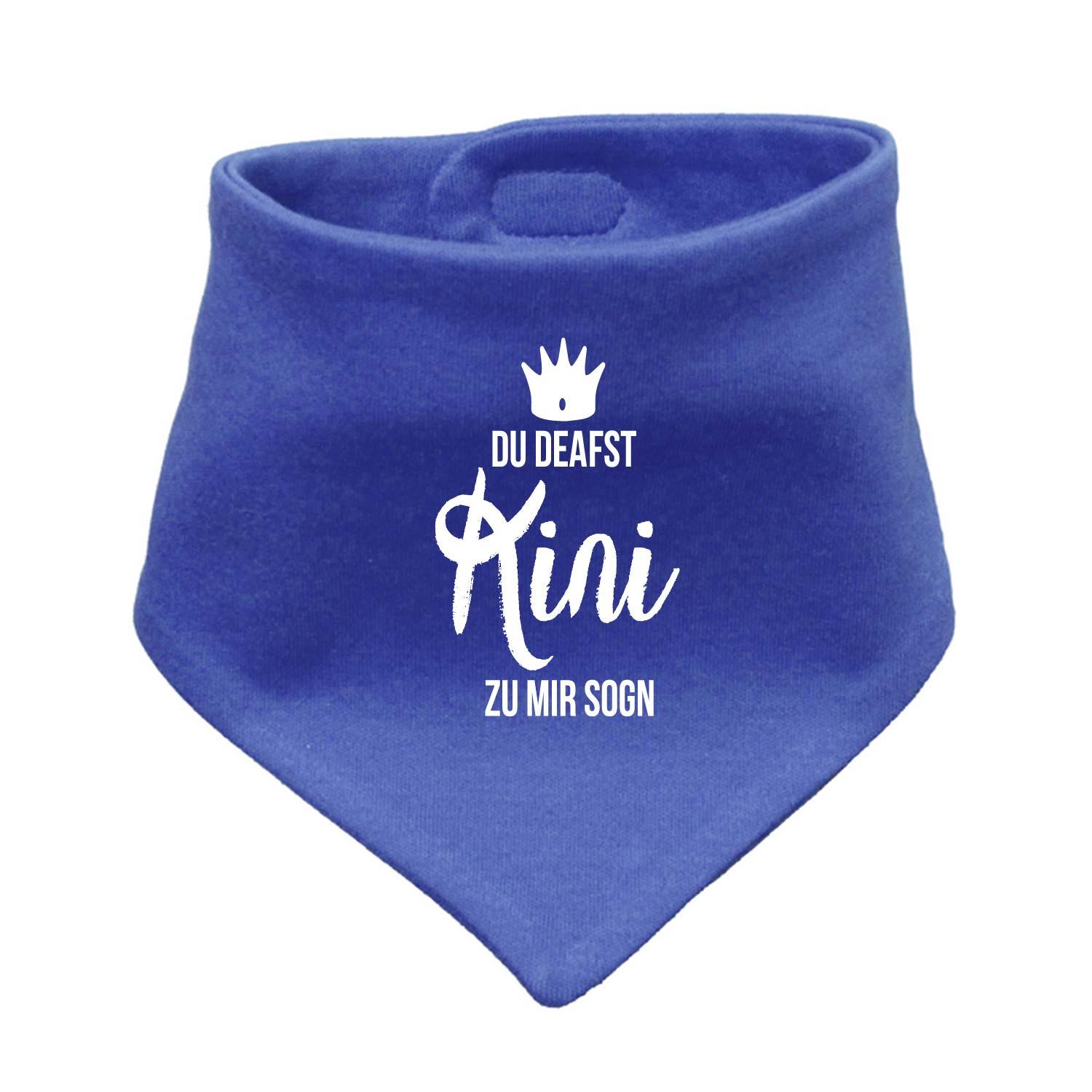 Dreieckiges Babyhalstuch in Hellblau mit weißem Schriftzug „Kini“ und Krone, aus weicher Baumwolle.
