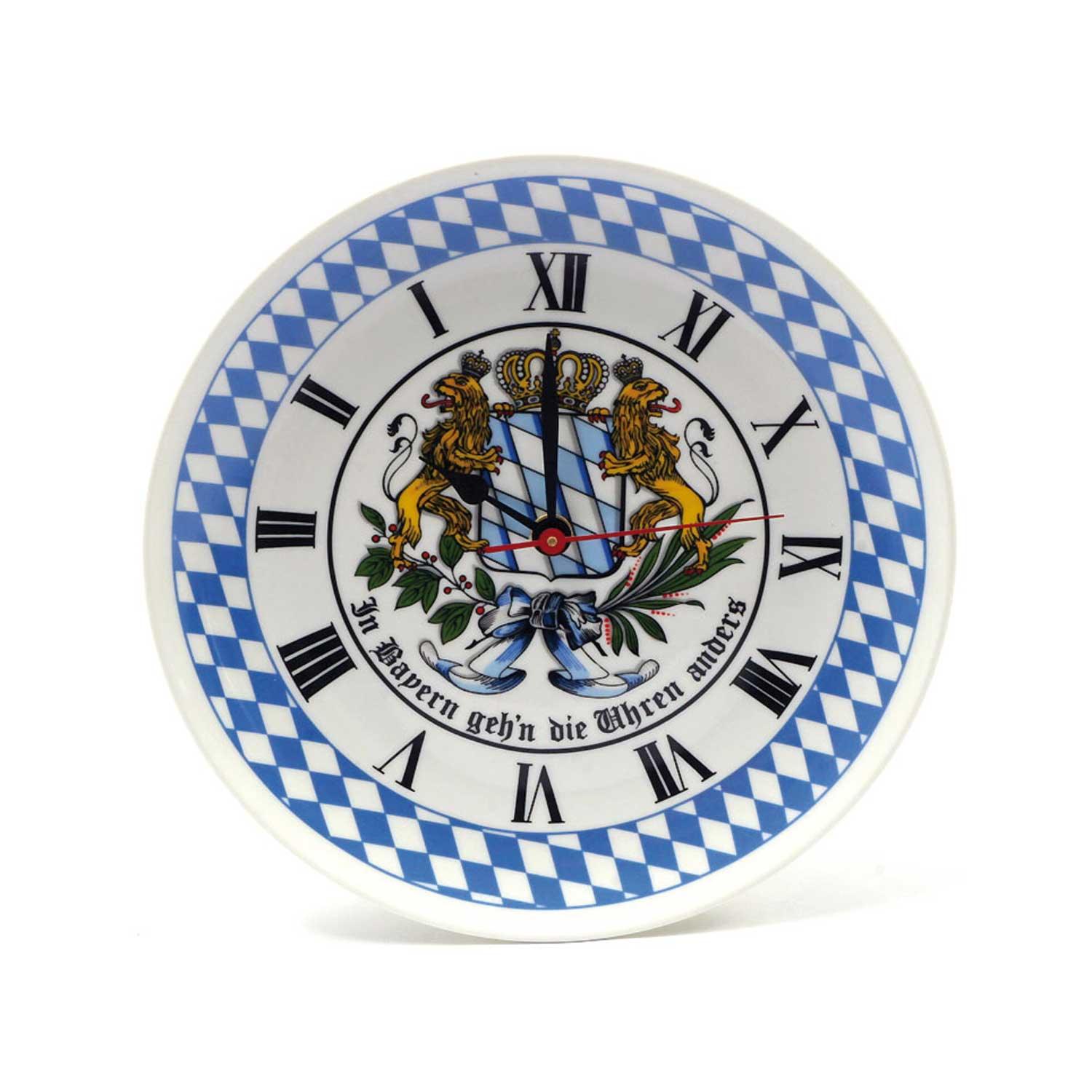 Runde Wanduhr mit rückwärts laufendem Uhrwerk, weißes Porzellan, blaues bayerisches Motiv, schwarze Ziffern.