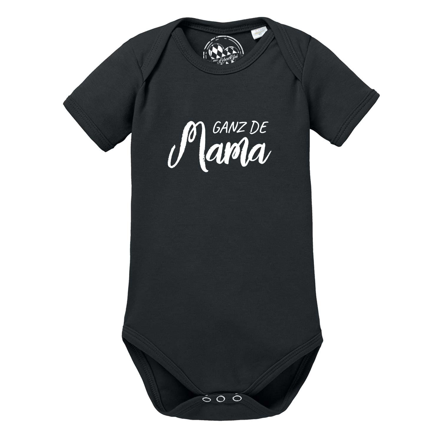 Schwarzer Baby Body "Ganz de Mama..." mit weißer Aufschrift und Druckknöpfen, ideal als Geschenk.