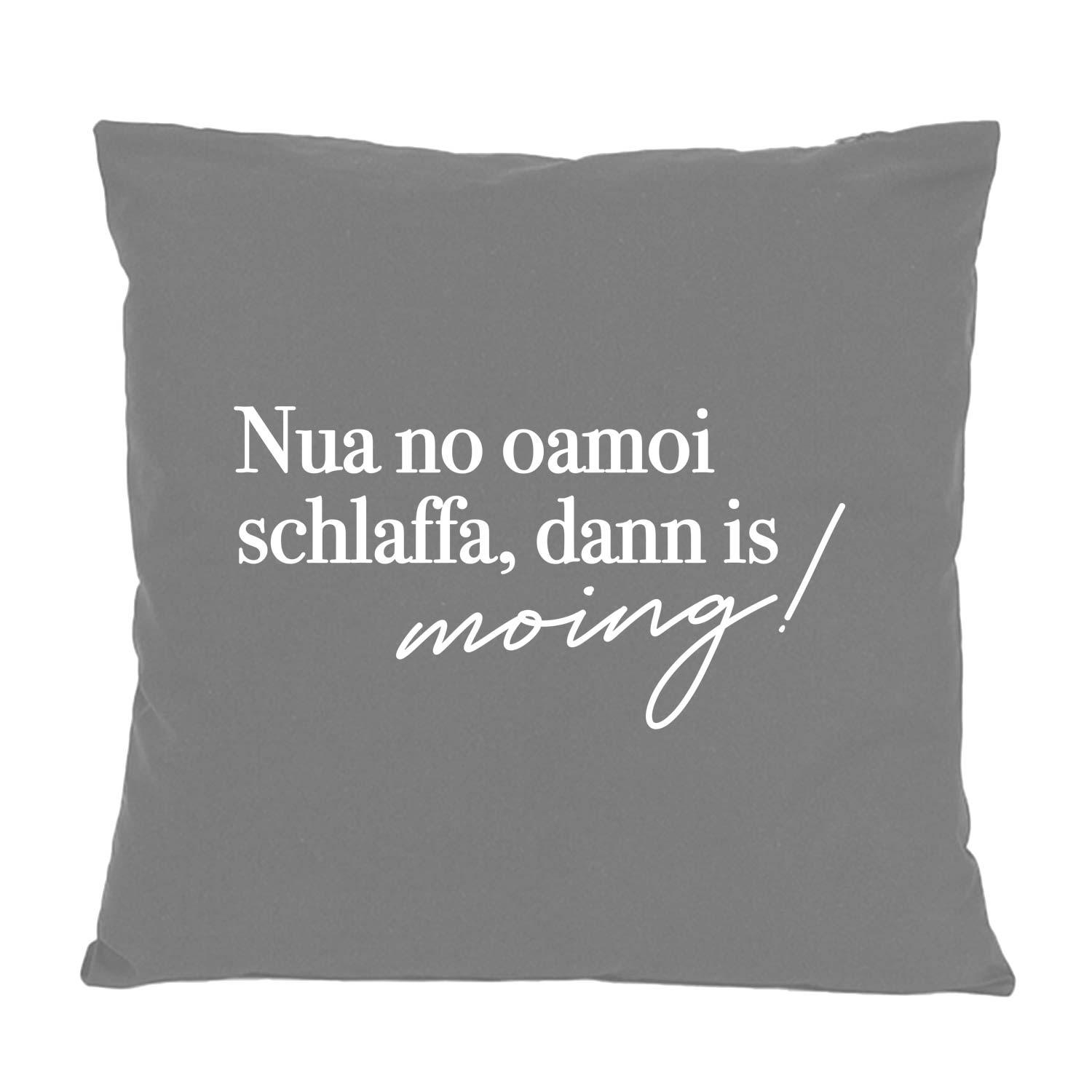 Graues Kissen Nua no oamoi schlaffa mit weißem, bayrischem Spruch darauf.