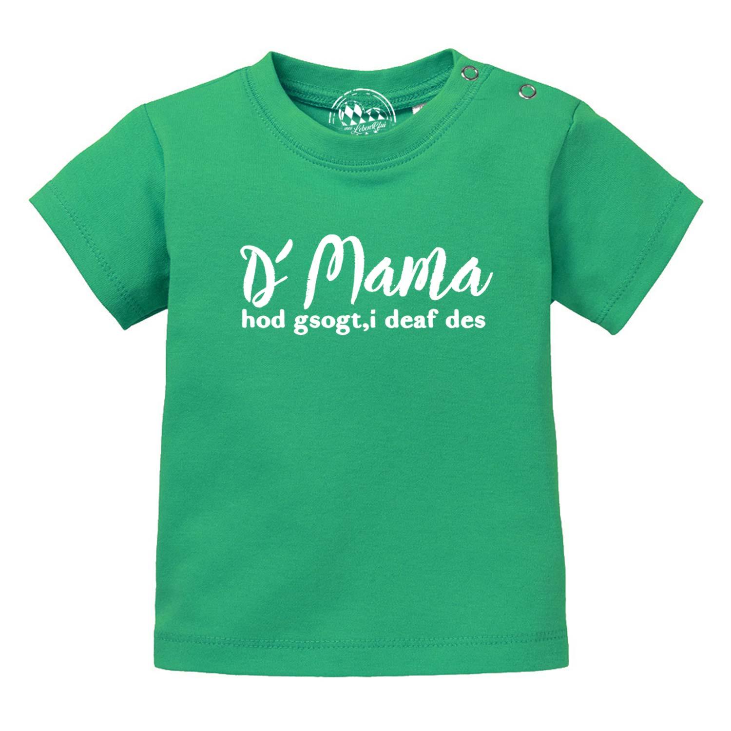 Grünes Baby T-Shirt Mama sogt, i deaf des! mit weißem bayerischem Spruch und Druckknöpfen an der Schulter.
