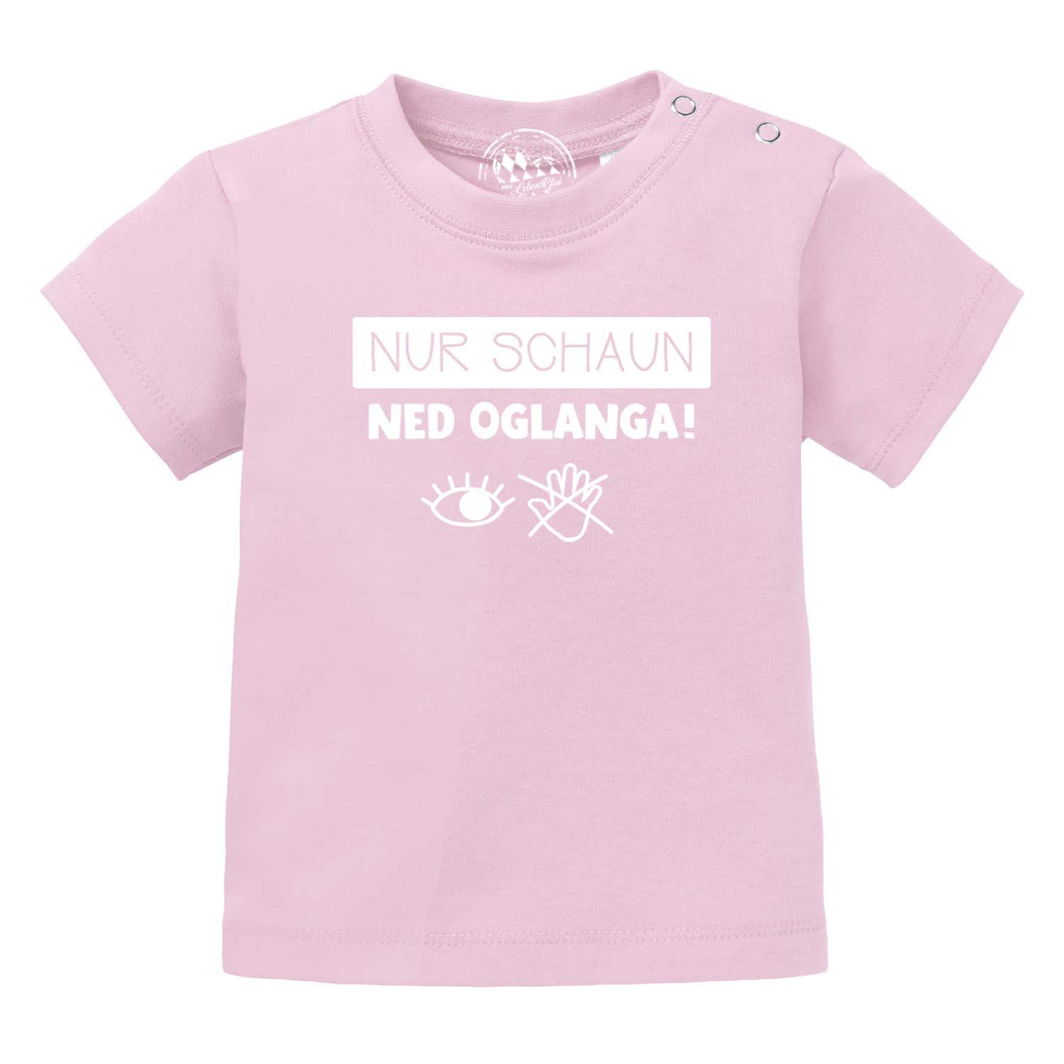Baby T-Shirt Nur schaun… in Rosa mit Druckknopfverschluss und weißem Spruch sowie Auge-Hand-Grafik.