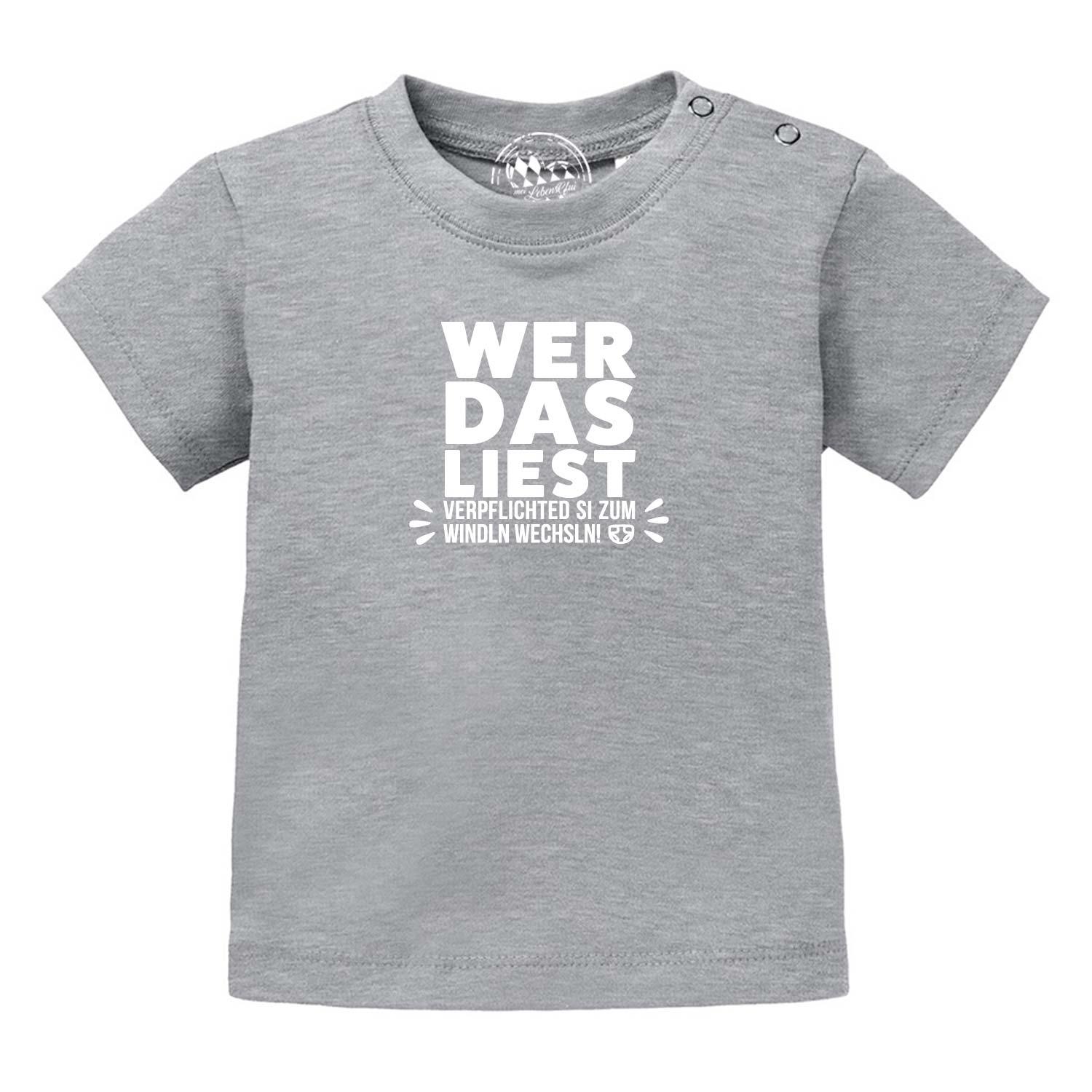 Graues Baby T-Shirt mit weißem bayrischem Spruch Windln wechsln, runden Druckknöpfen an der Schulter.