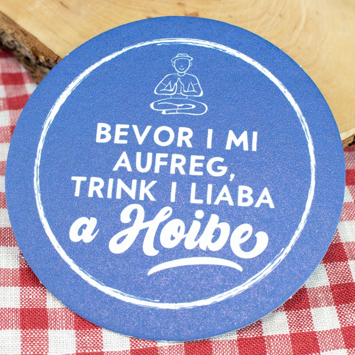 Runder Bierdeckel mit Aufdruck „Bevor i mi aufreg, trink i liaba a Hoibe“, hochwertiger Druck, 20 Stück, Ø 107 mm.