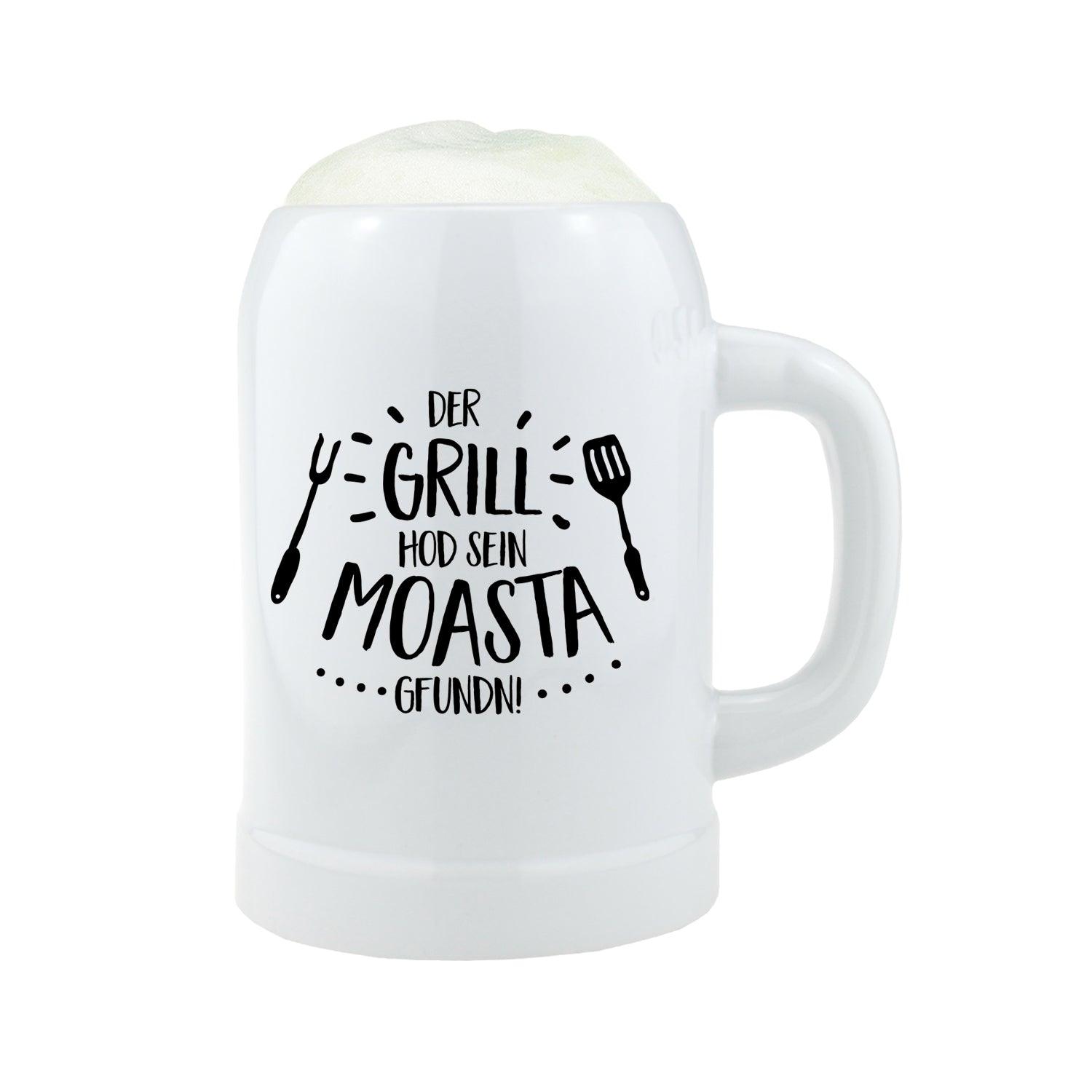 Personalisierter Bierkrug aus Glas mit Henkel, Gravur "Grillmoasta" und Wunschname, Fassungsvermögen 0,5 Liter.