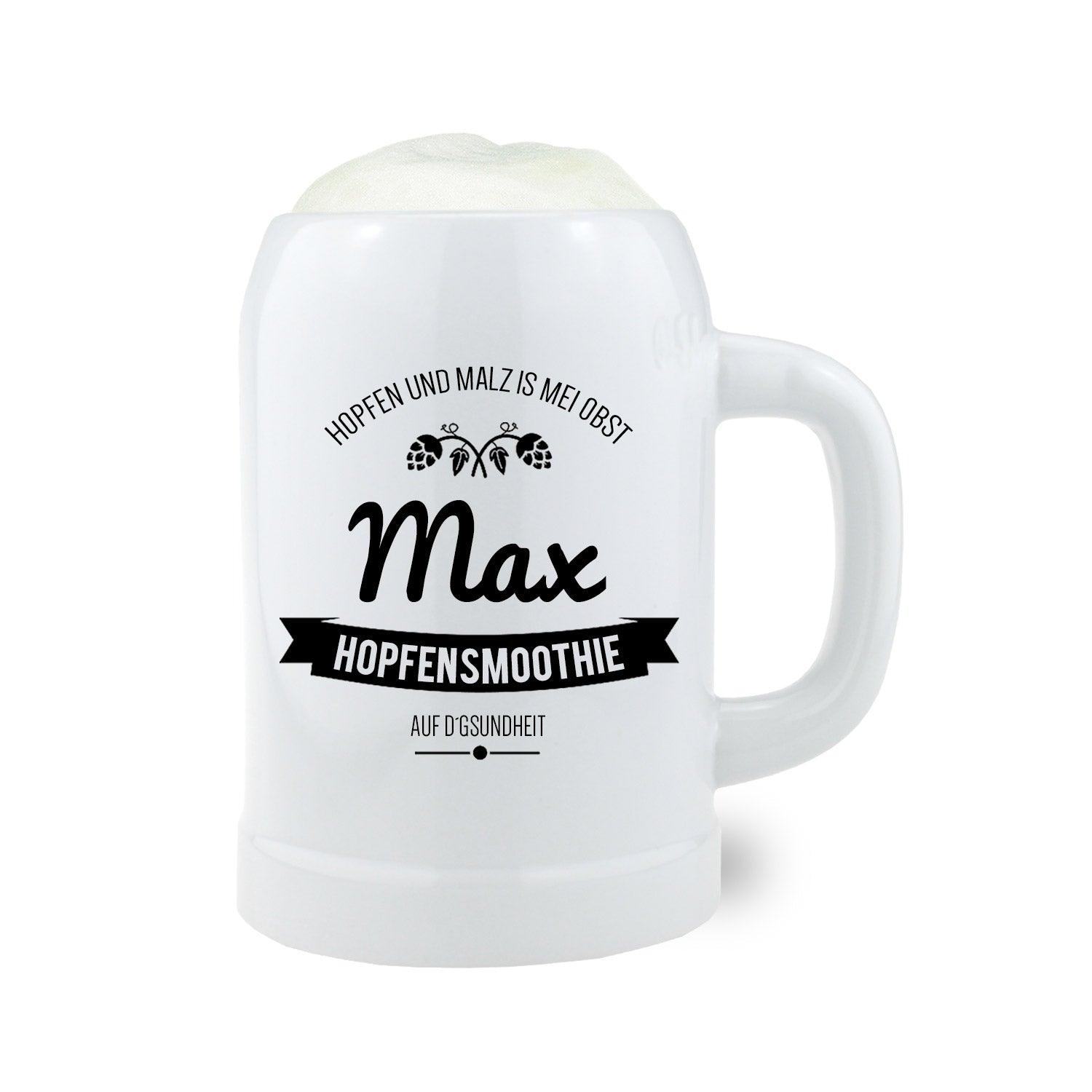 Personalisierbarer Bierkrug aus Keramik mit Henkel, Aufschrift „Hopfensmoothie“ und Wunschname im Vintage-Stil, 0,5 l.