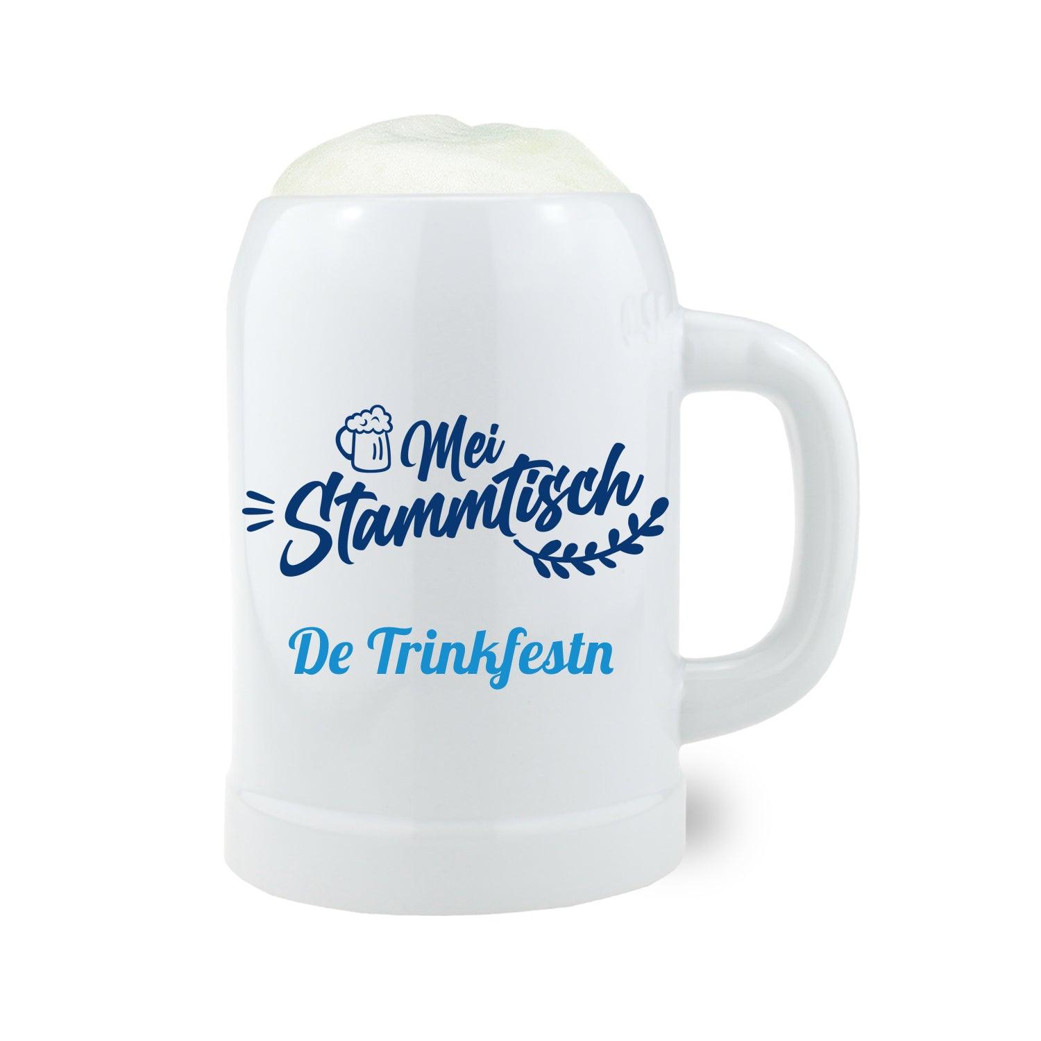 Personalisierbarer Bierkrug mit Gravur „Mei Stammtisch“ und Wunschname, aus Glas, zylindrische Form, 0,5 Liter.