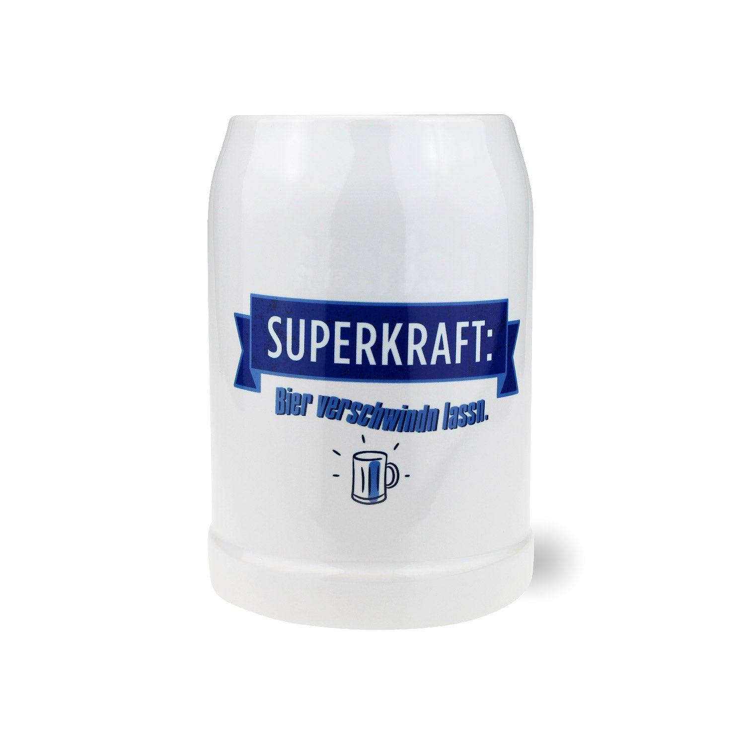 Halbliter-Bierkrug aus Glas mit graviertem Schriftzug „Meine Superkraft: ich bin [Wunschname]“, klassisch geformt.