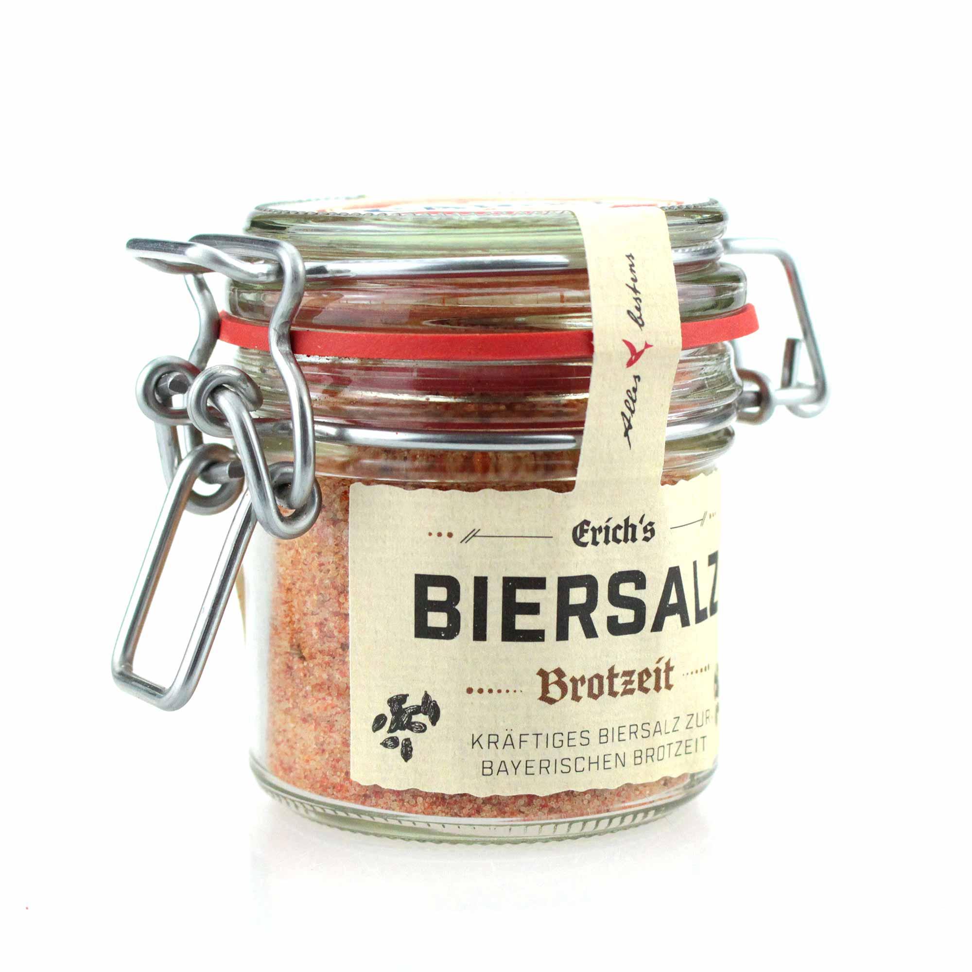 Bayerische Brotzeit-Geschenkbox mit Bier, Leberkäs, Weißwürsten, Breze, Biersalz und Senf im Holzkistl.