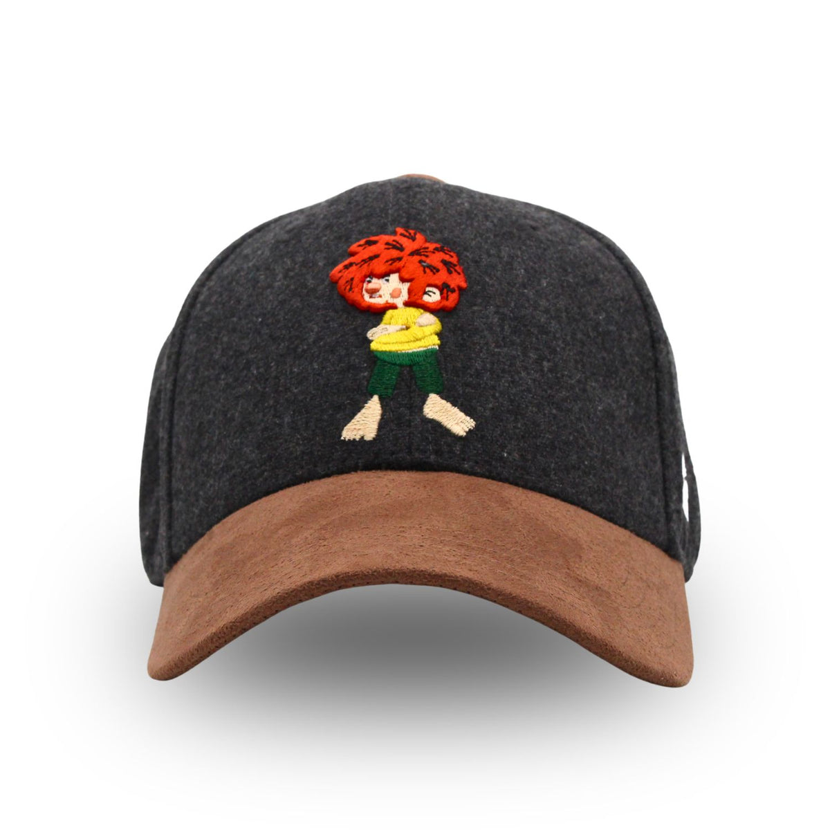 Pumuckl Cap „Grantig by nature“ von vorne – Pumuckl mit verschränkten Armen als 3D-Stickerei, Schirm in Wildleder-Optik
