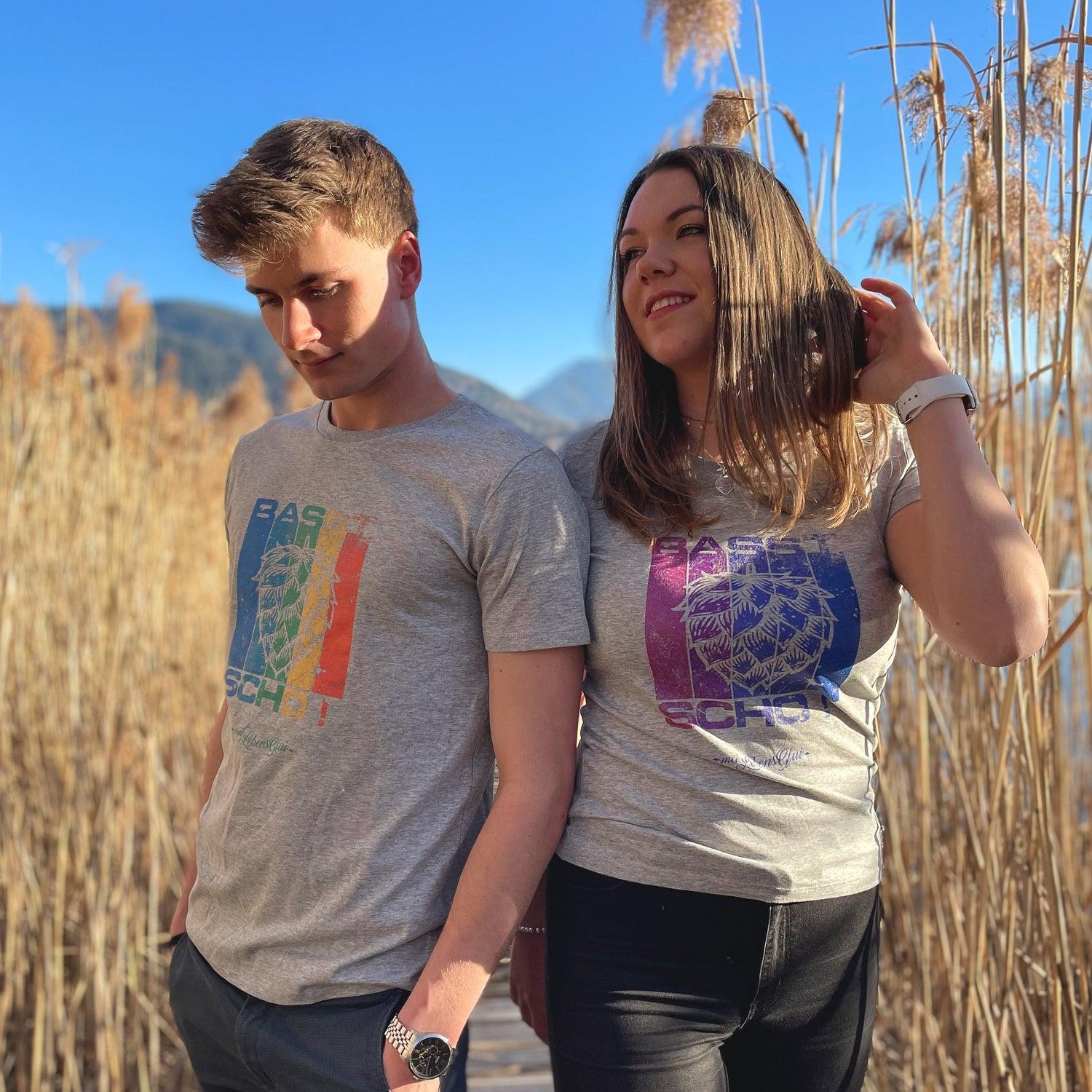 Damen T-Shirt in Dunkelblau mit weißem Schriftzug „Basst scho“, klassischer Schnitt, 100 % Bio-Baumwolle.