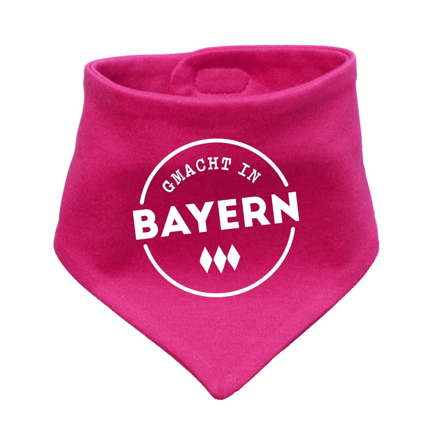 Pinkes Babyhalstuch "Gmacht in Bayern" mit weißem bayerischem Schriftzug und Rauten auf Baumwolle.
