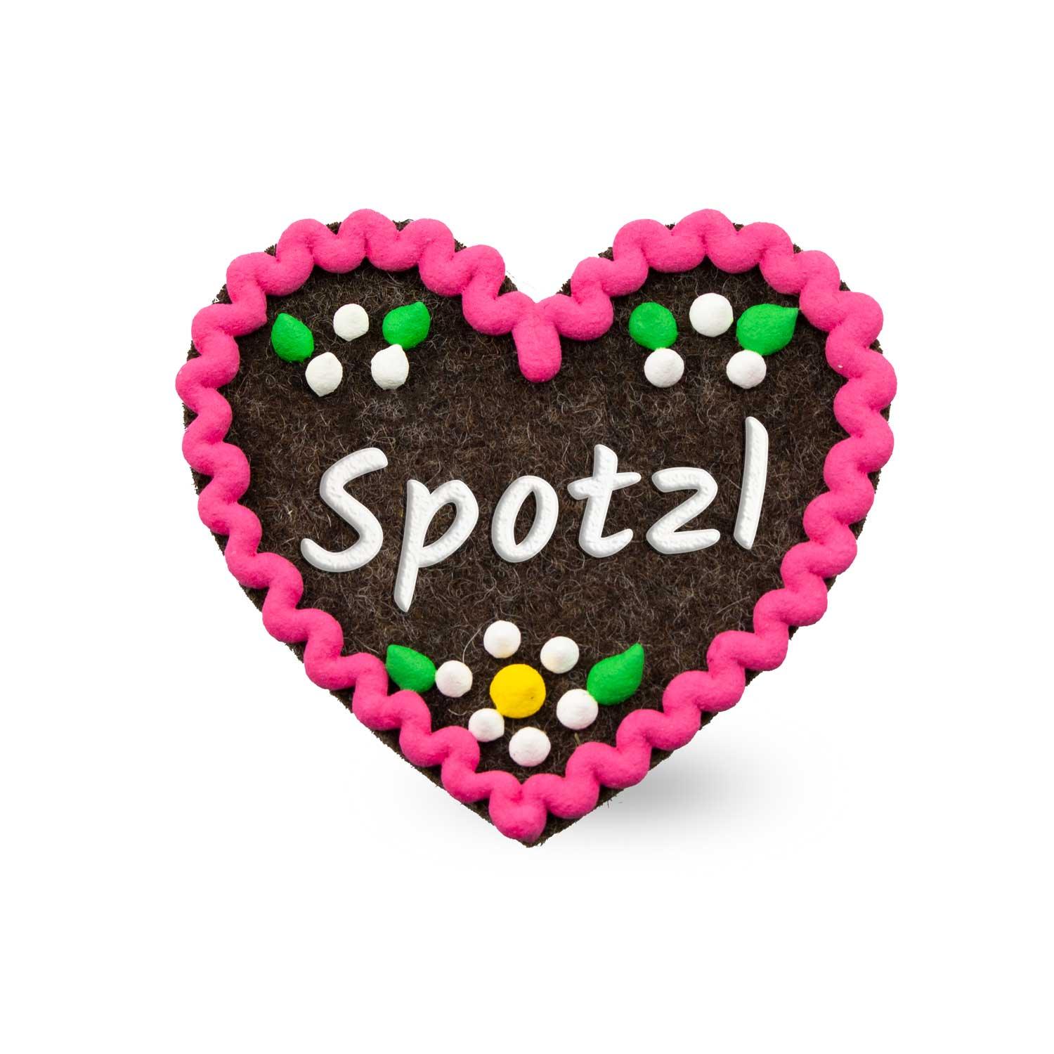Herzförmiger Filz-Anstecker mit gesticktem Schriftzug „Spotzl“ und Zierborte, ca. 6,5 x 7 cm, 3 mm dick.