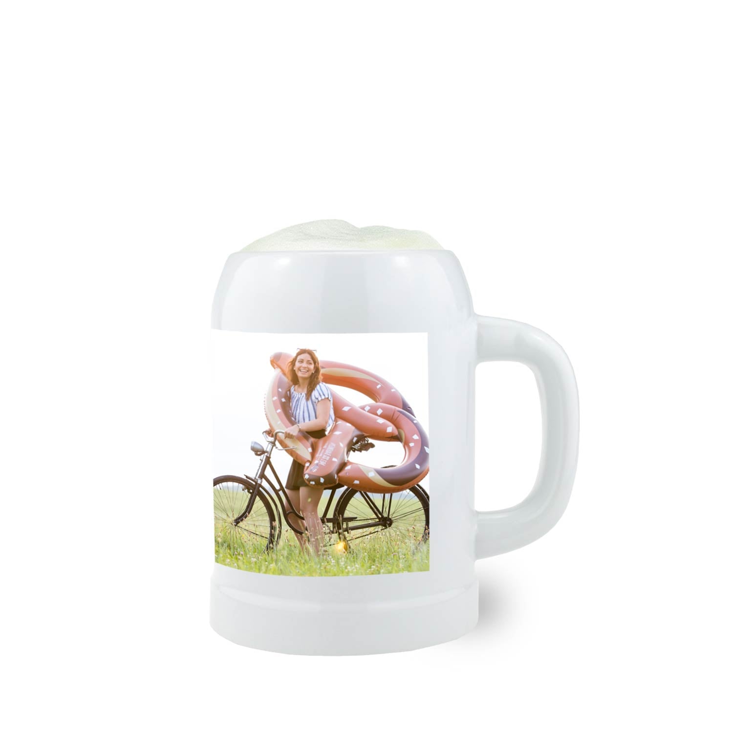 Individueller Bierkrug aus Keramik mit Wunschbild auf weißer Oberfläche, Füllmenge 0,25 Liter, zylindrische Form.