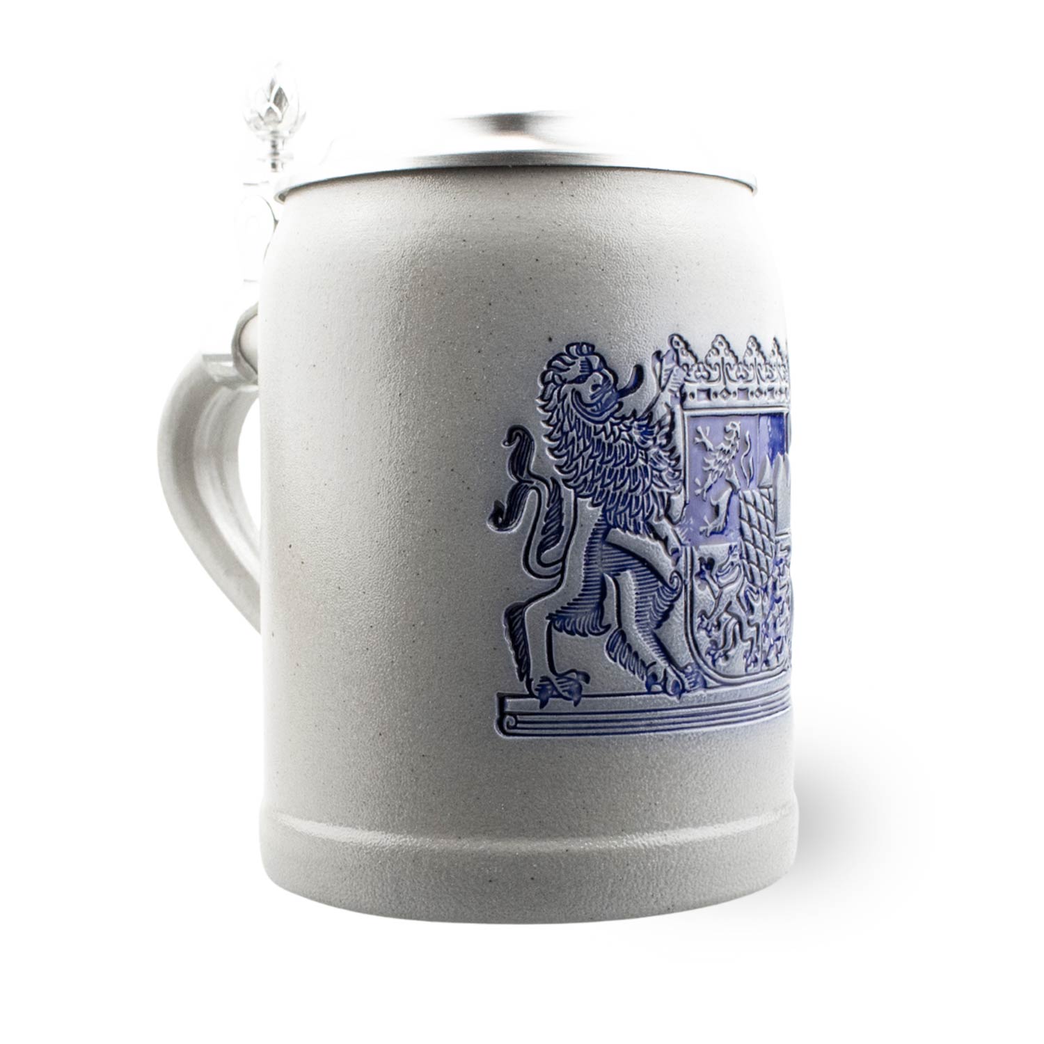 Salzglasierter Steinkrug mit blauem "Freistaat Bayern"-Schriftzug, Zinndeckel und personalisierter Gravur, 0,5 L.