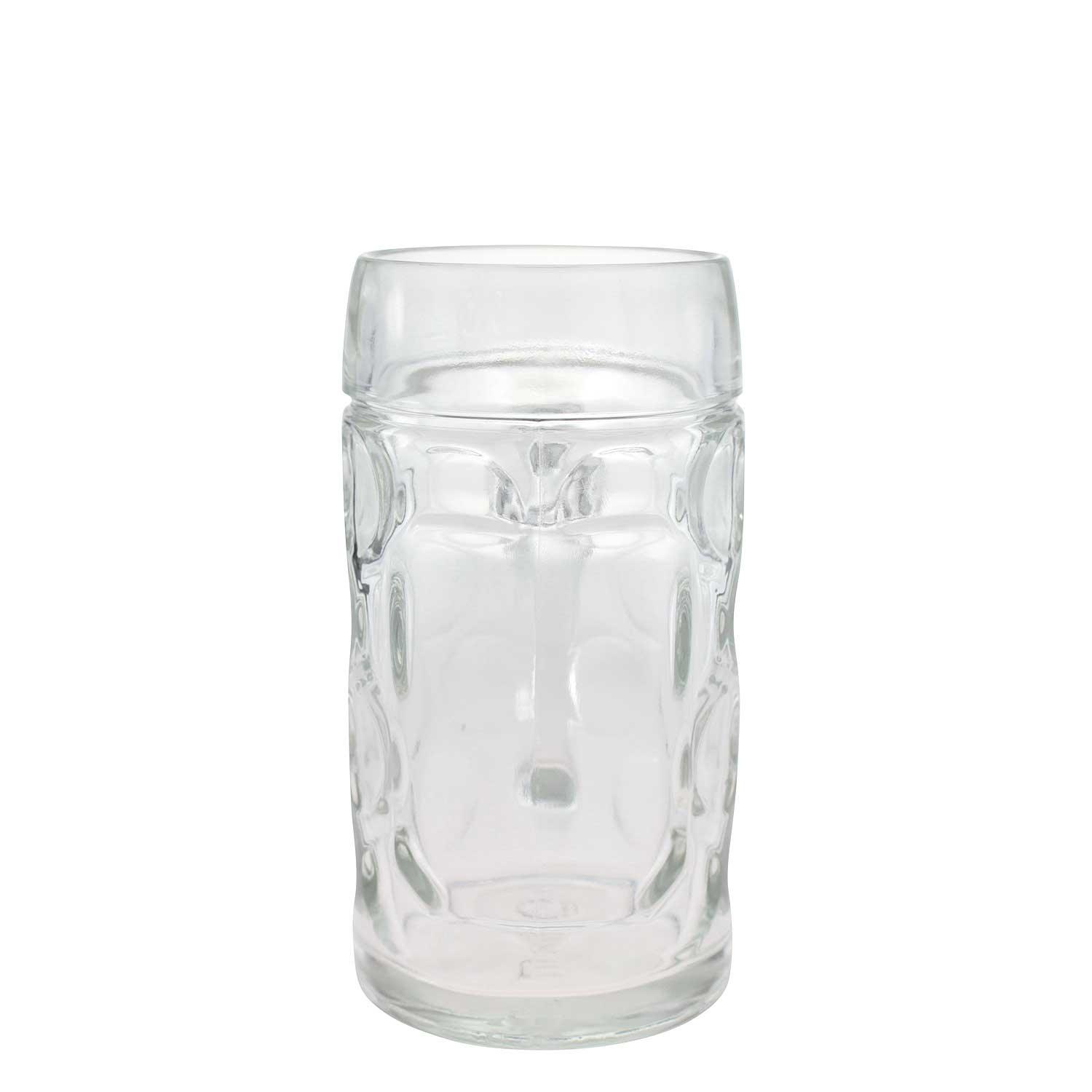 Transparenter Glas-Maßkrug mit rundem Henkel und einseitigem weißen Logodruck auf der Vorderseite, 0,5 Liter.