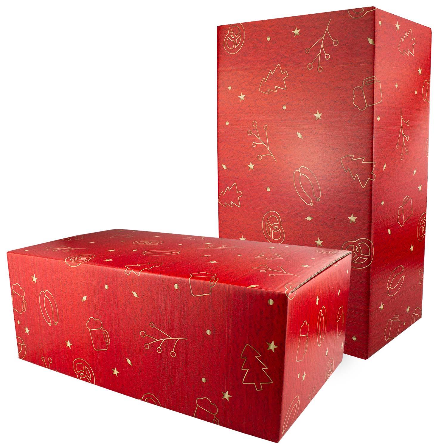 Zwei rote Weihnachtsboxen im "Koids Glüh-Bier" Design mit goldener Prägung von Bierkrügen, Brezeln und Tannenbäumen.