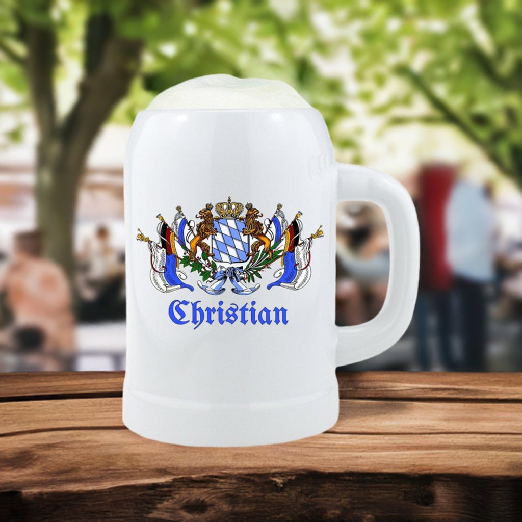 Bierkrug aus naturgrauem Steingut mit Bayernwappen und schwarz graviertem Namen, halbliter, matt glasiert.