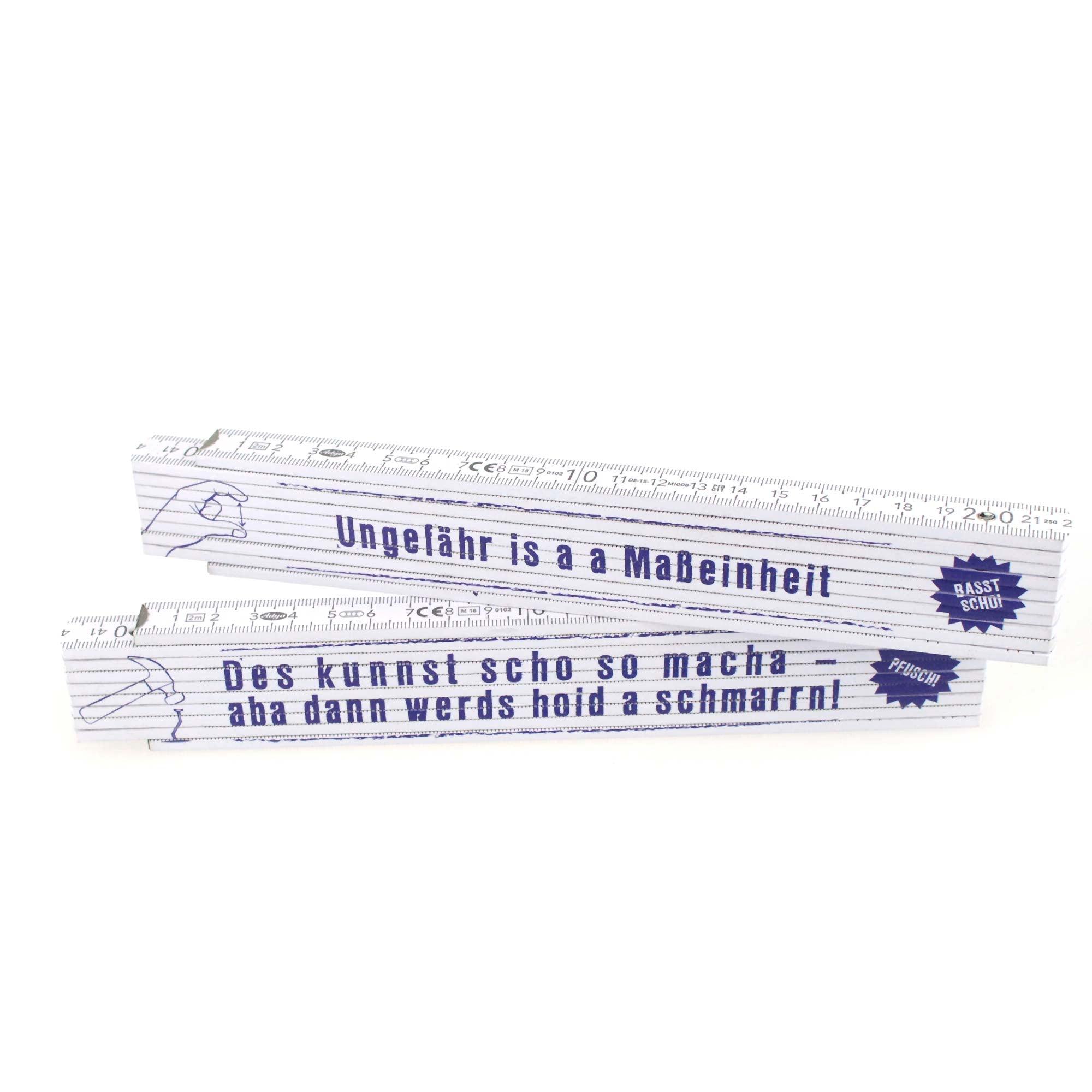 Handwerkerset mit bedrucktem Zollstock aus Buchenholz und rotem Bleistift, jeweils mit "Basst scho"-Schriftzug.