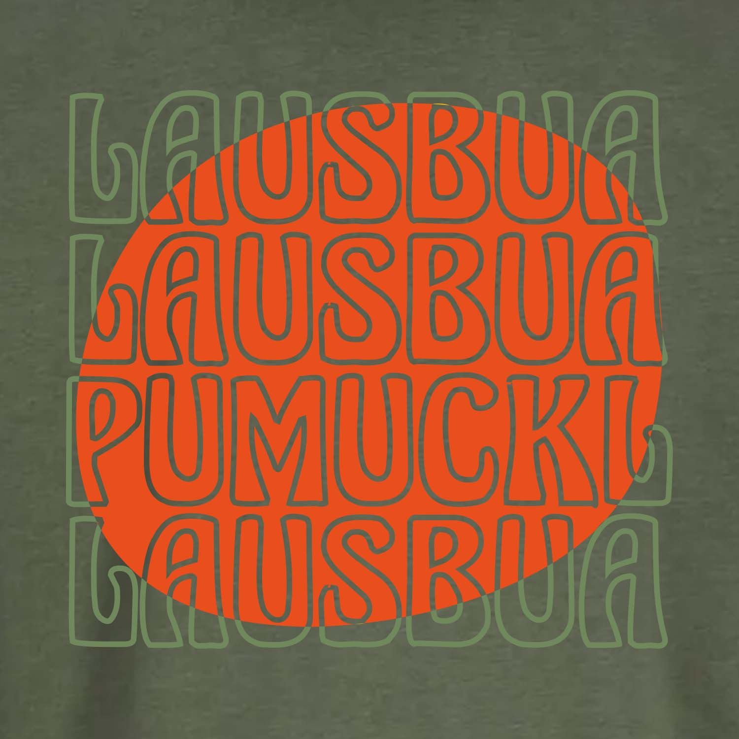 Unisex Hoodie Lausbua mit grünem "LAUSBUA PUMUCKL LAUSBUA" Schriftzug auf orangem Kreis, dunkelgrauer Hintergrund.