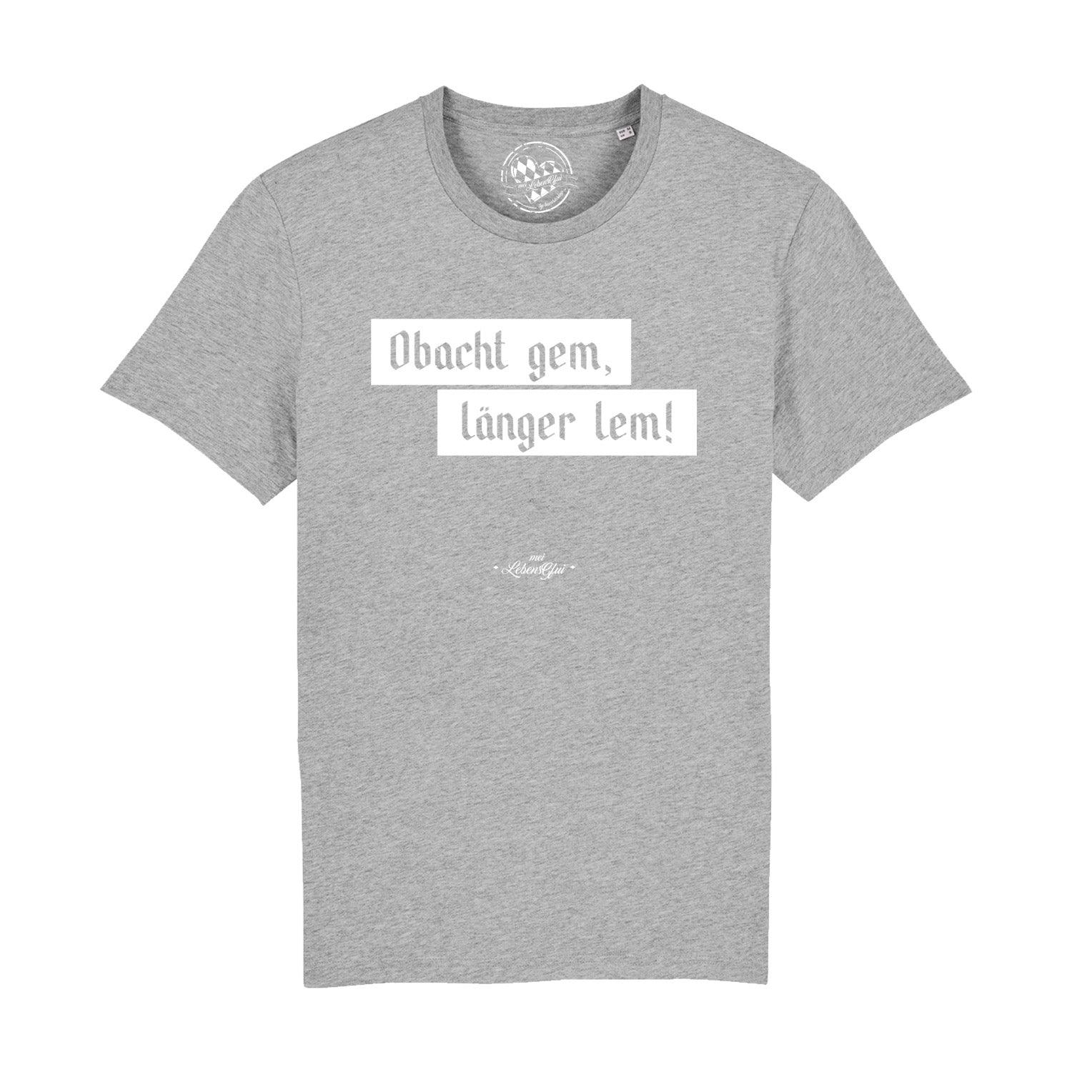 Herren T-Shirt mit großem „Obacht gem...“-Schriftzug auf der Brust, aus 100 % Bio-Baumwolle, digital bedruckt.