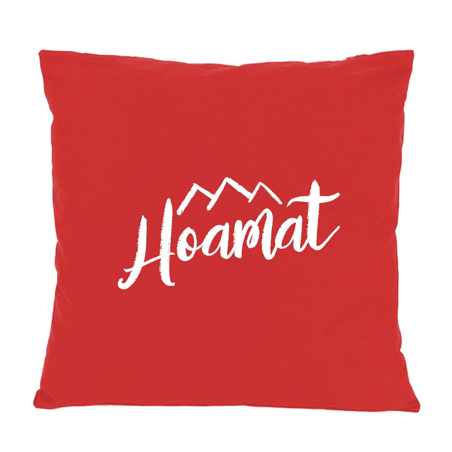 Rotes Kissen Hoamat mit weißem Schriftzug und Bergpanorama für gemütliche Heimdekoration