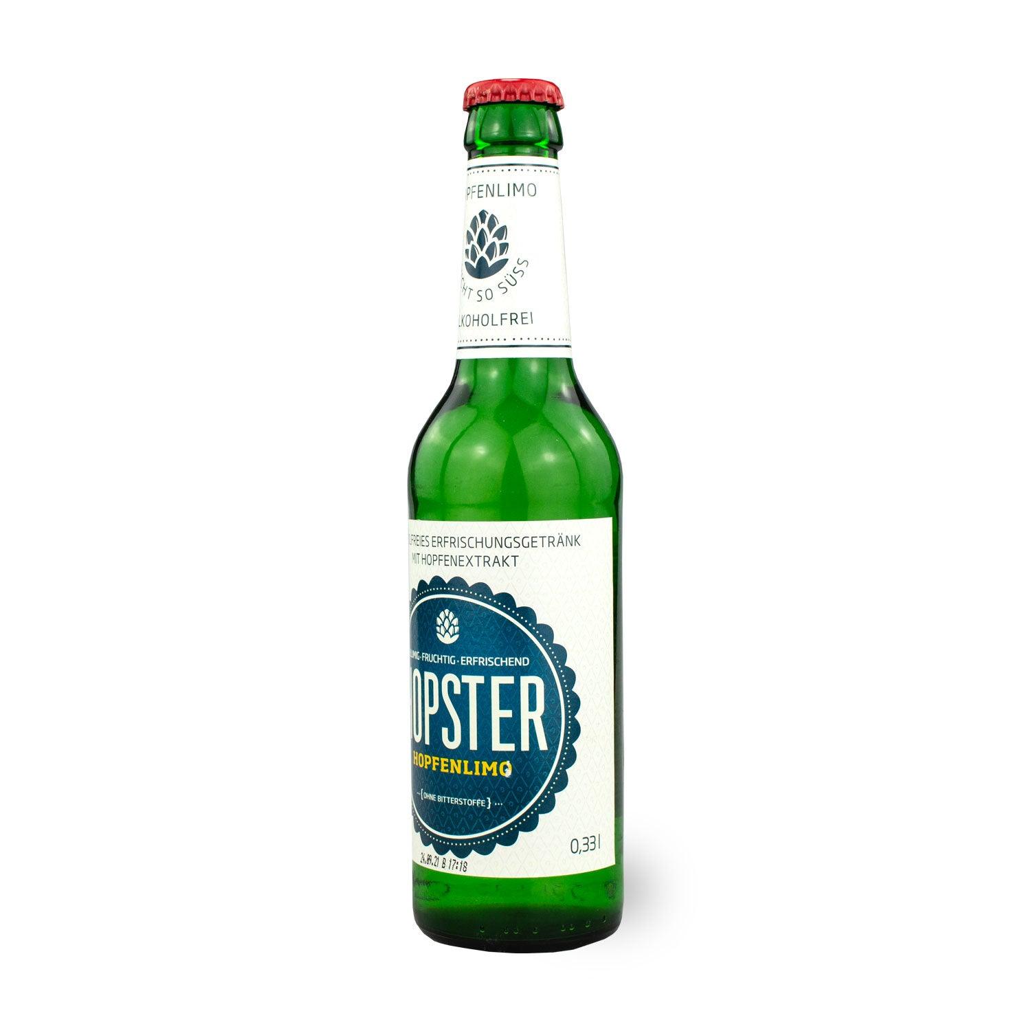 Alkoholfreie Hopfenlimonade mit feiner Trübung in brauner Glasflasche, Aufdruck „Hopster“, Inhalt 0,33 l.