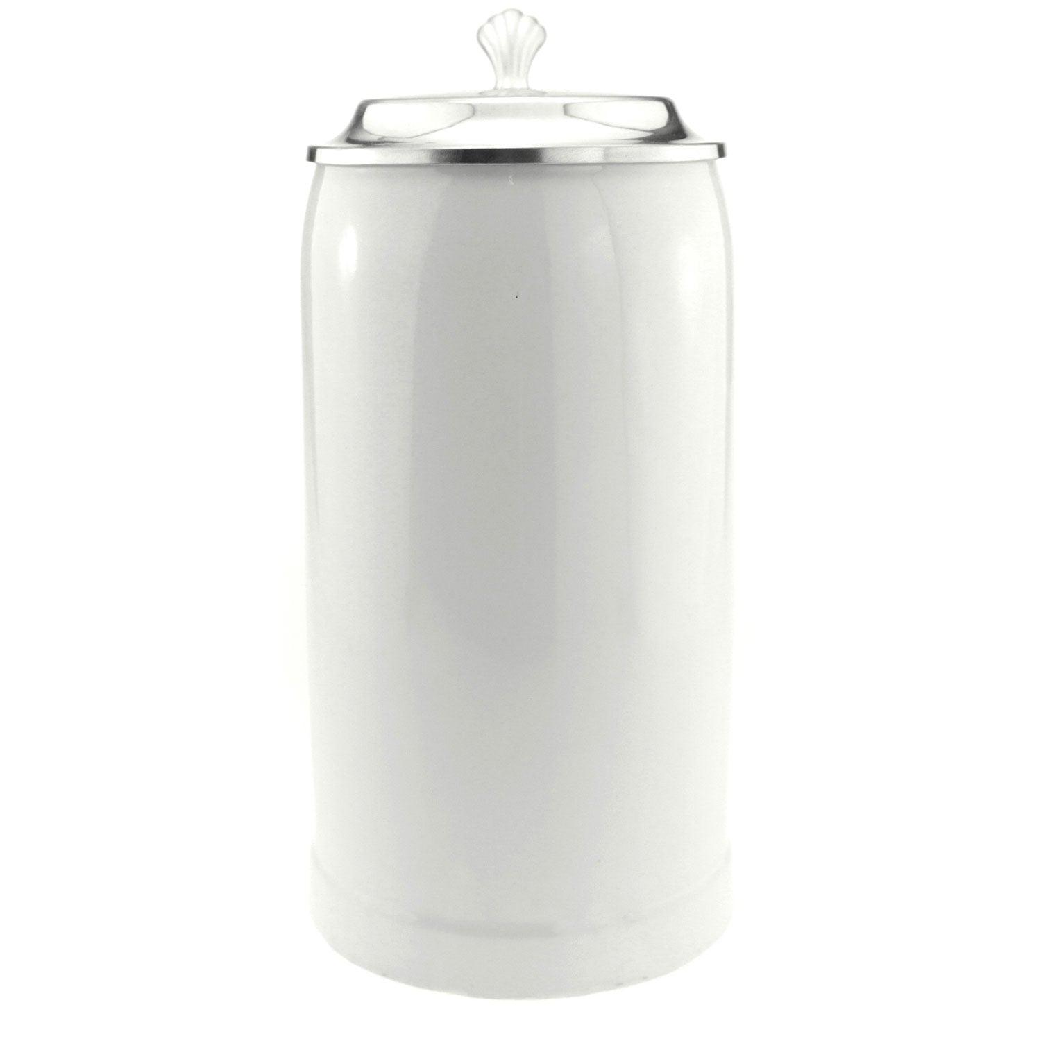 Großer Bierkrug aus Steinzeug mit Zinndeckel und individueller Gravur auf der Vorderseite, zylindrische Form, 1,0 Liter.