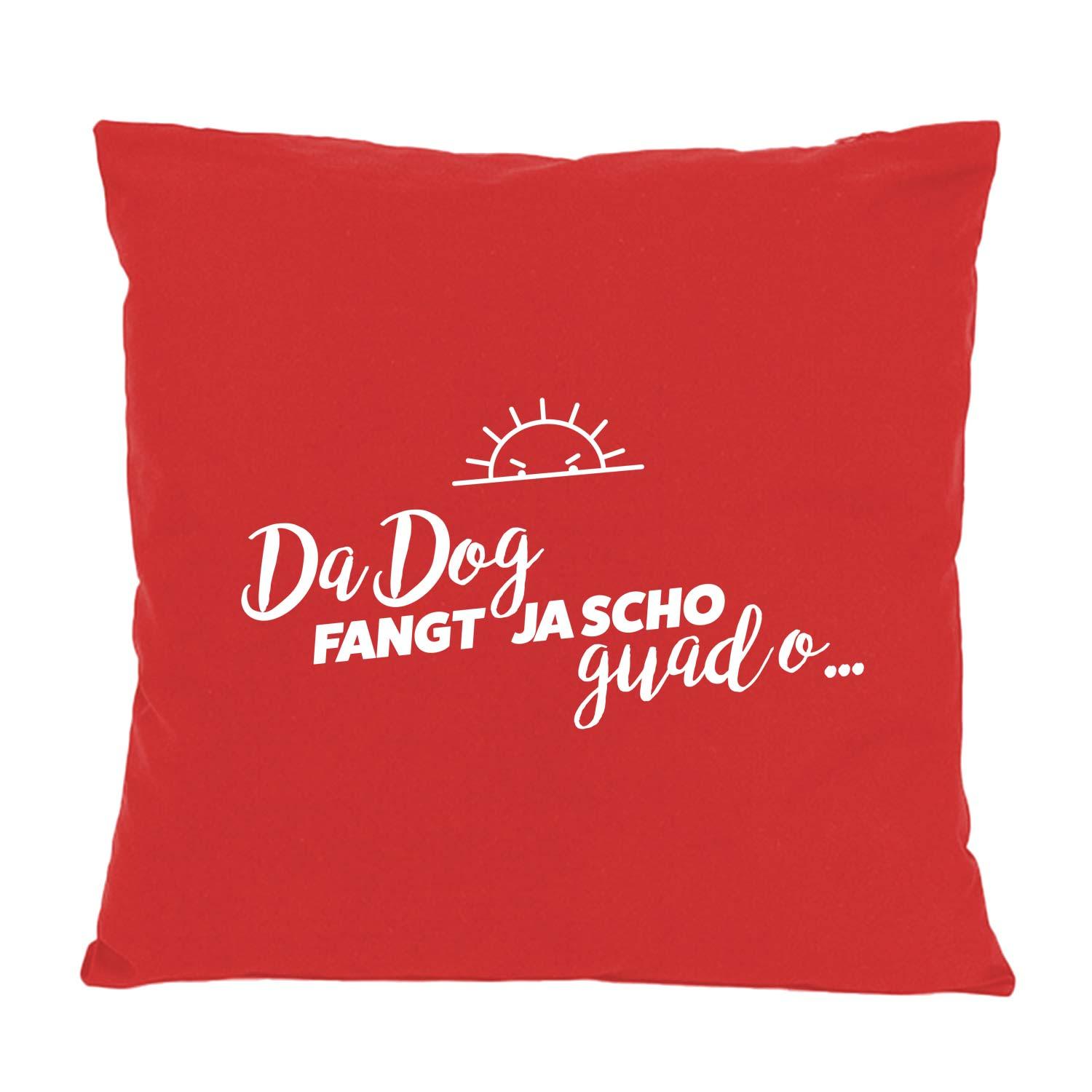 Quadratisches Dekokissen mit bayerischem Schriftzug „Da Dog fangt scho guad o“ auf strukturiertem Baumwollstoff, Größe 40 x 40 cm.