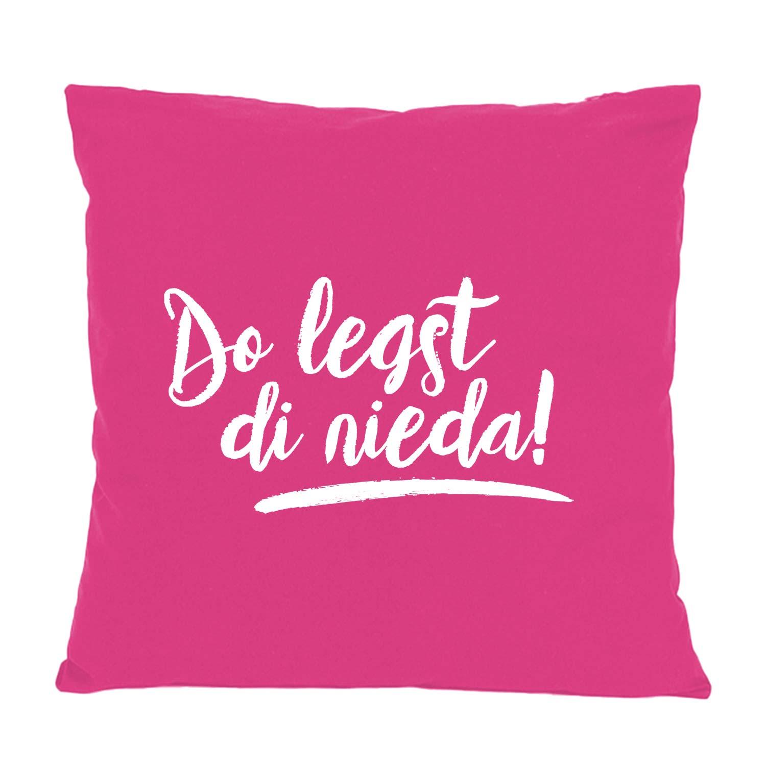 Quadratisches Dekokissen mit sichtbarem Schriftzug „Do legst di nieda!“, aus 100 % Baumwolle, ca. 40 × 40 cm.