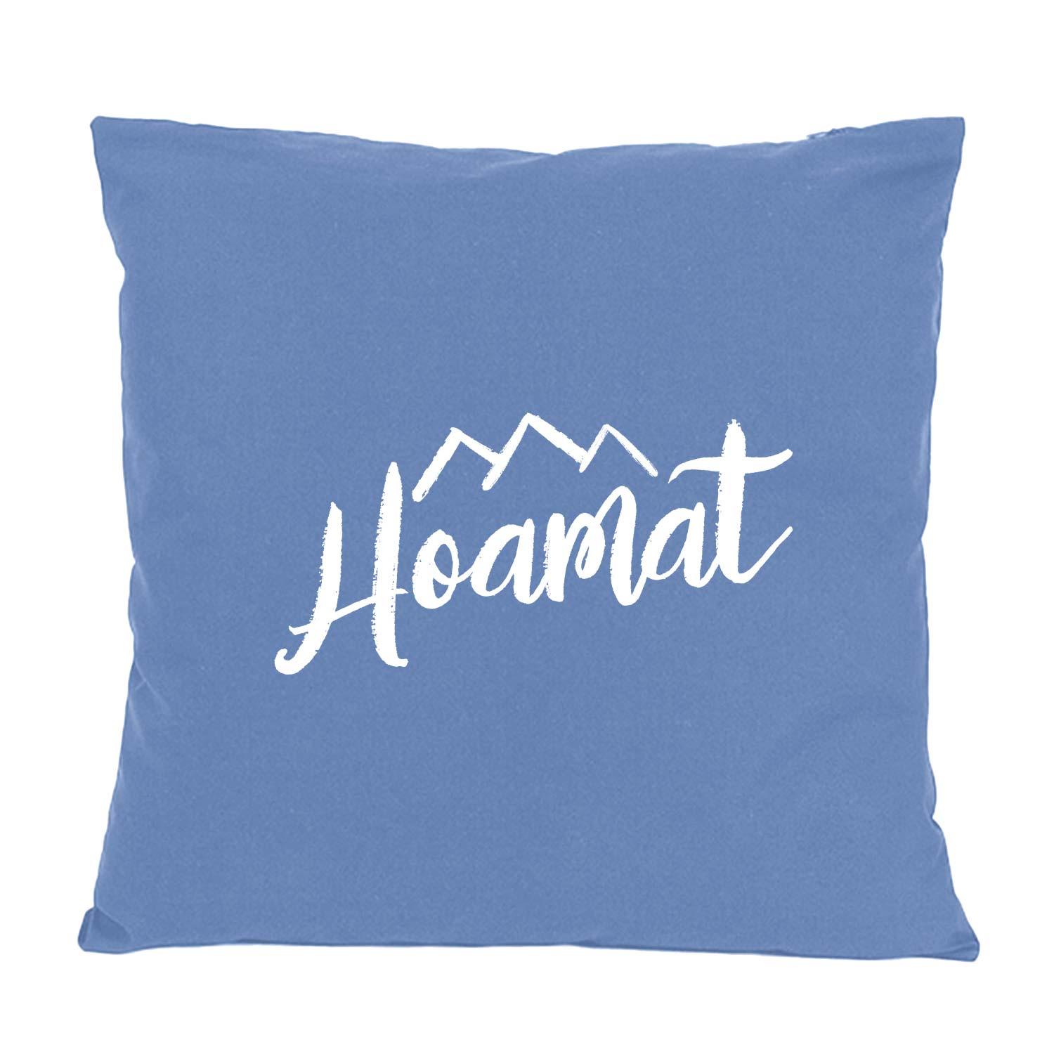 Quadratisches Dekokissen mit aufgedrucktem Schriftzug „Hoamat“ in Weiß auf strukturiertem Hintergrund; 100 % Baumwolle, ca. 40 × 40 cm.