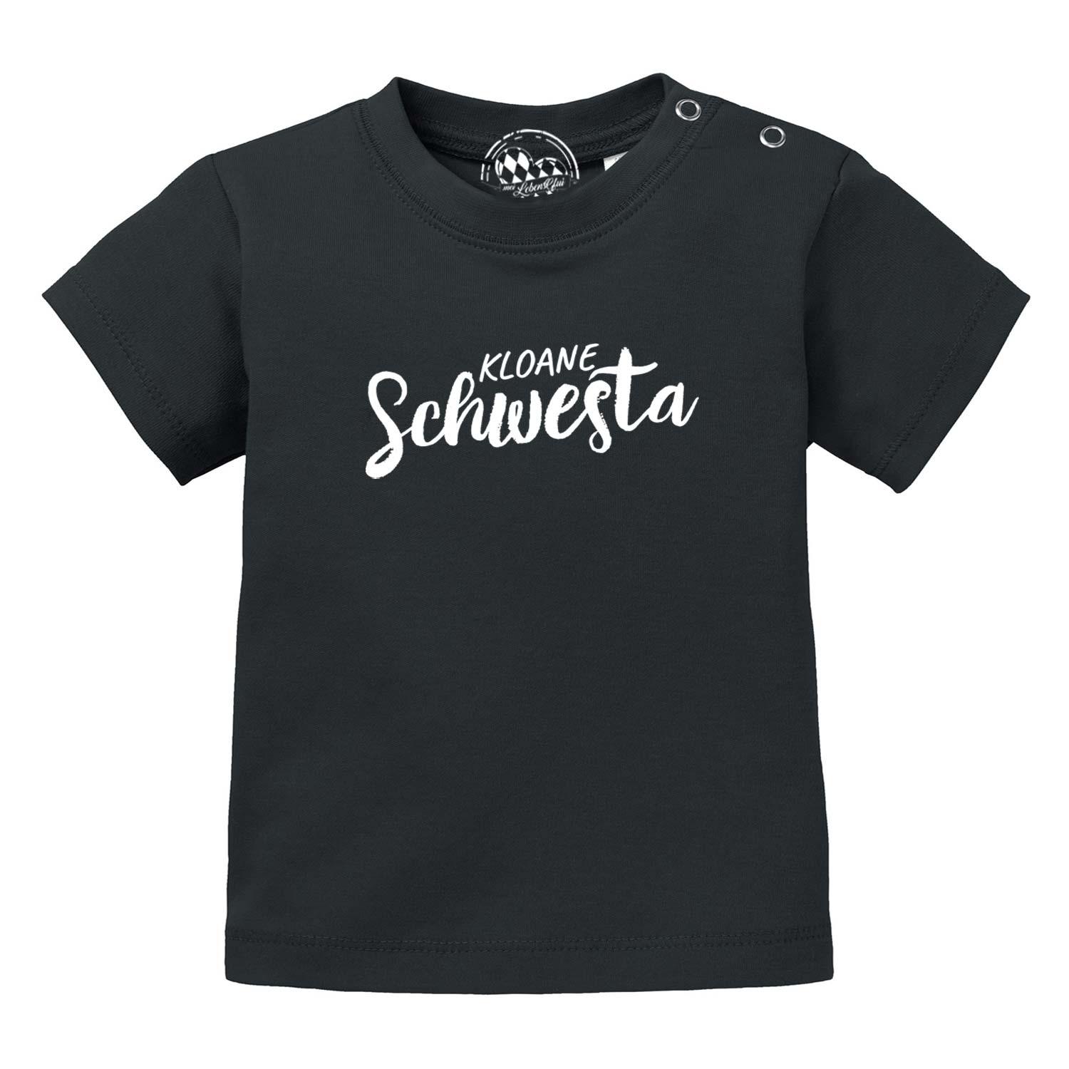 Schwarzes Baby T-Shirt "Kloane Schwesta" aus Baumwolle mit weißem Schriftzug und Druckknöpfen an der Schulter