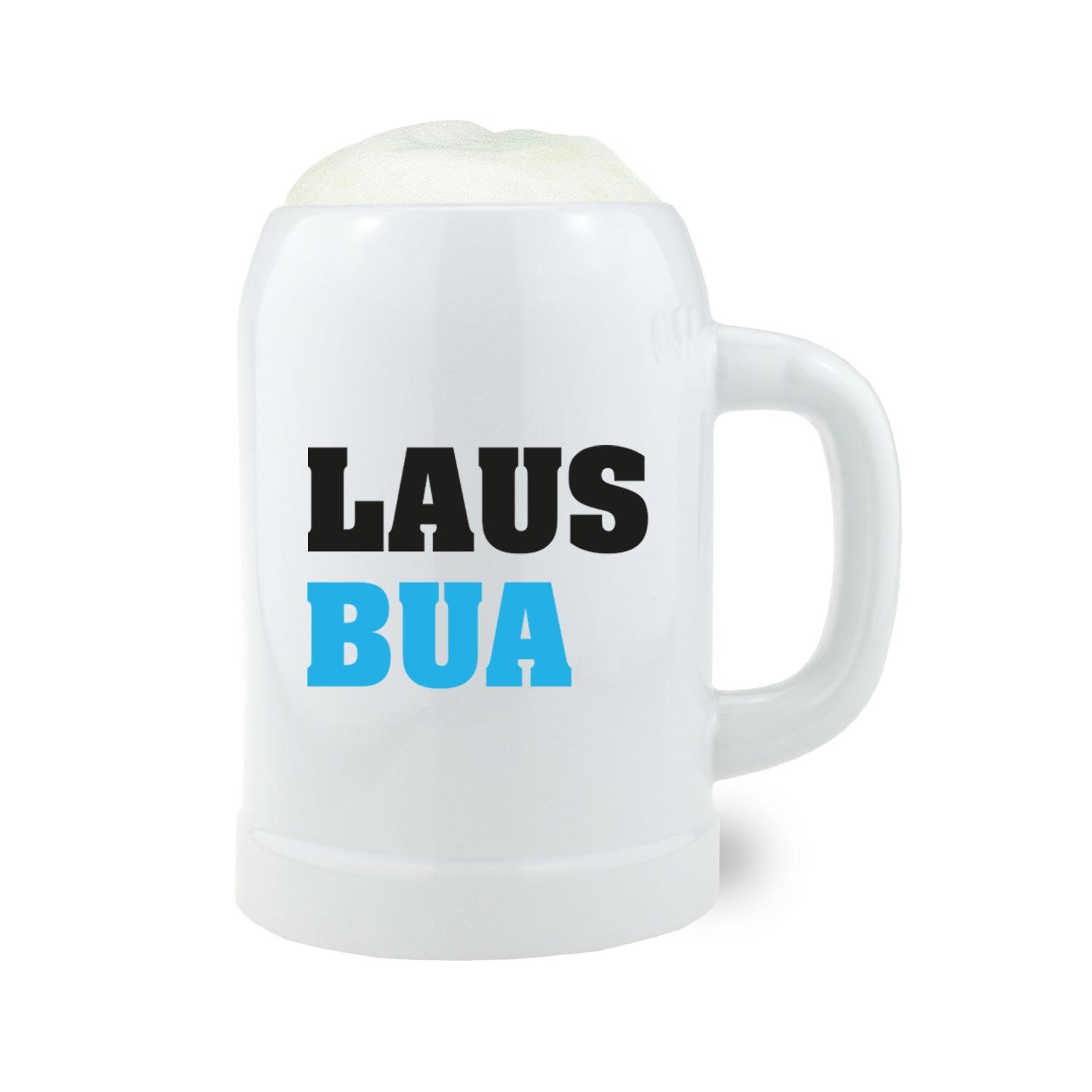 Weißer Keramik Bierkrug Lausbua mit Schaumkrone, schwarzem und blauem Schriftzug, Henkel und stabilen Boden.