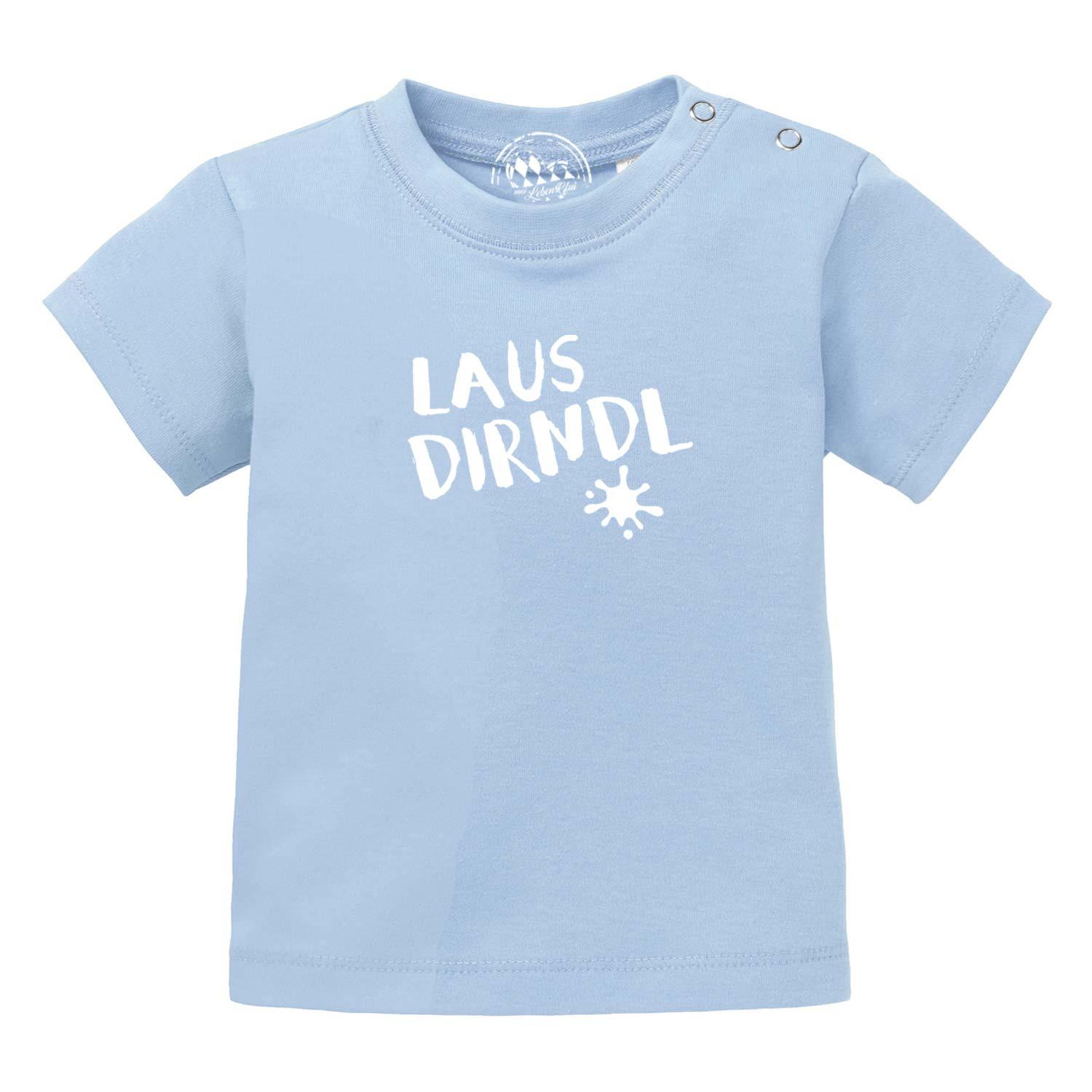 Hellblaues Baby T-Shirt "Lausdirndl" mit weißem Schriftzug und Druckknöpfen an der Schulter.