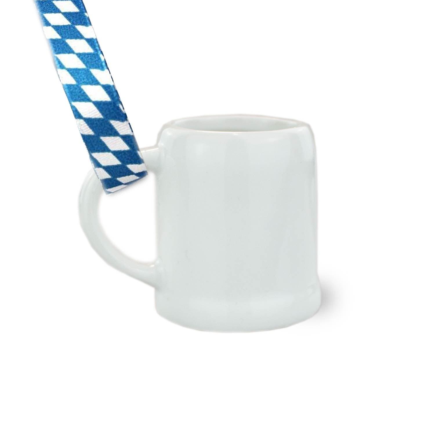 Kleiner bauchiger Maßkrug aus Steinzeug mit königlich-bayerischem Wappen und Umhängeband in Rautenmuster.