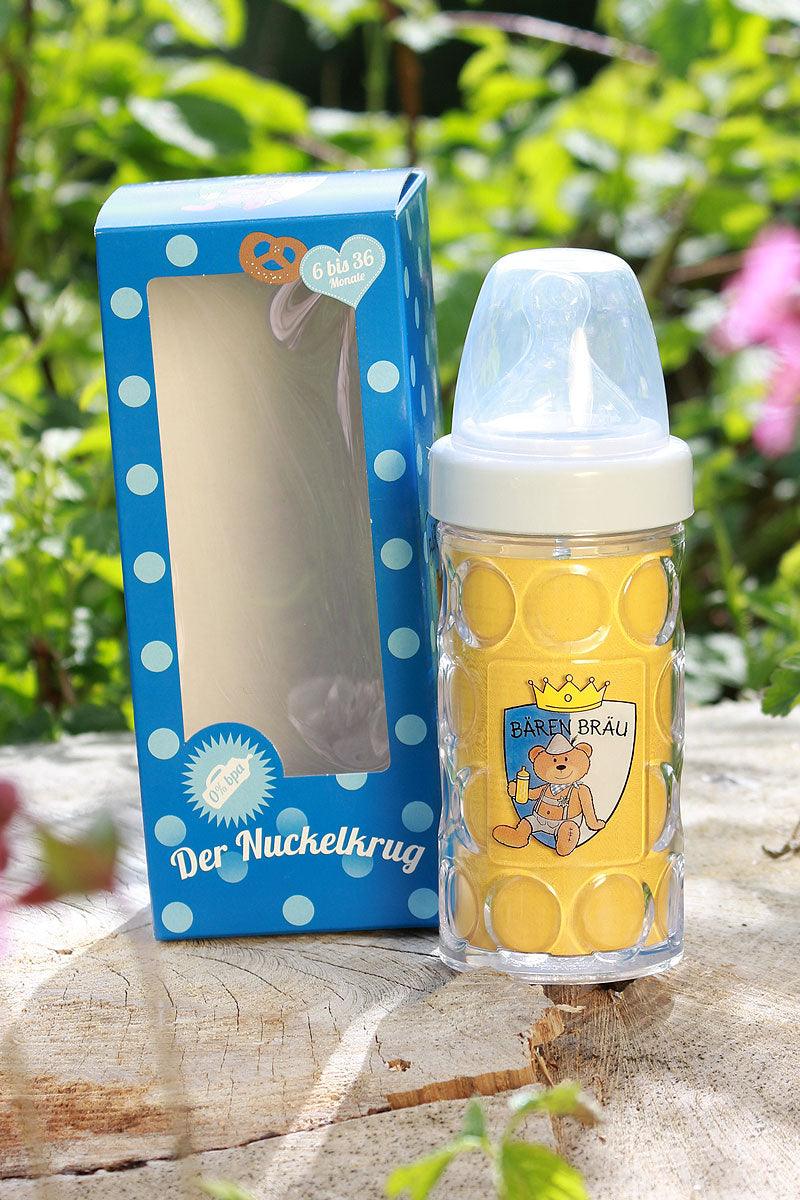 Blaue Baby Trinkflasche in Bierkrug-Optik mit Henkel, weißem Sauger, transparentem Deckel und Schriftzug „Bierkrug“.