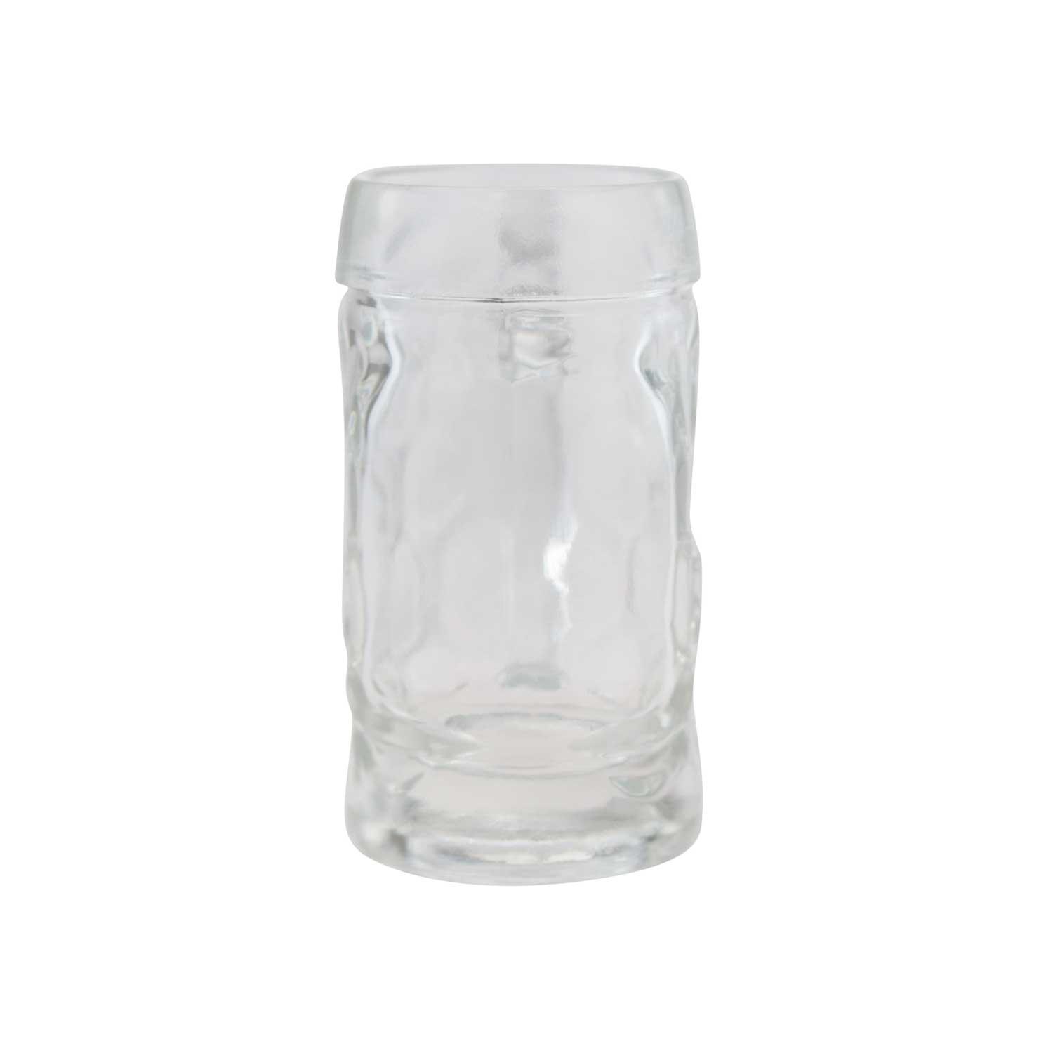 Kleiner gläserner Bierkrug mit Henkel, transparenter Gravur eines Herzmotivs und Wunschtext, Fassungsvermögen 40 ml.