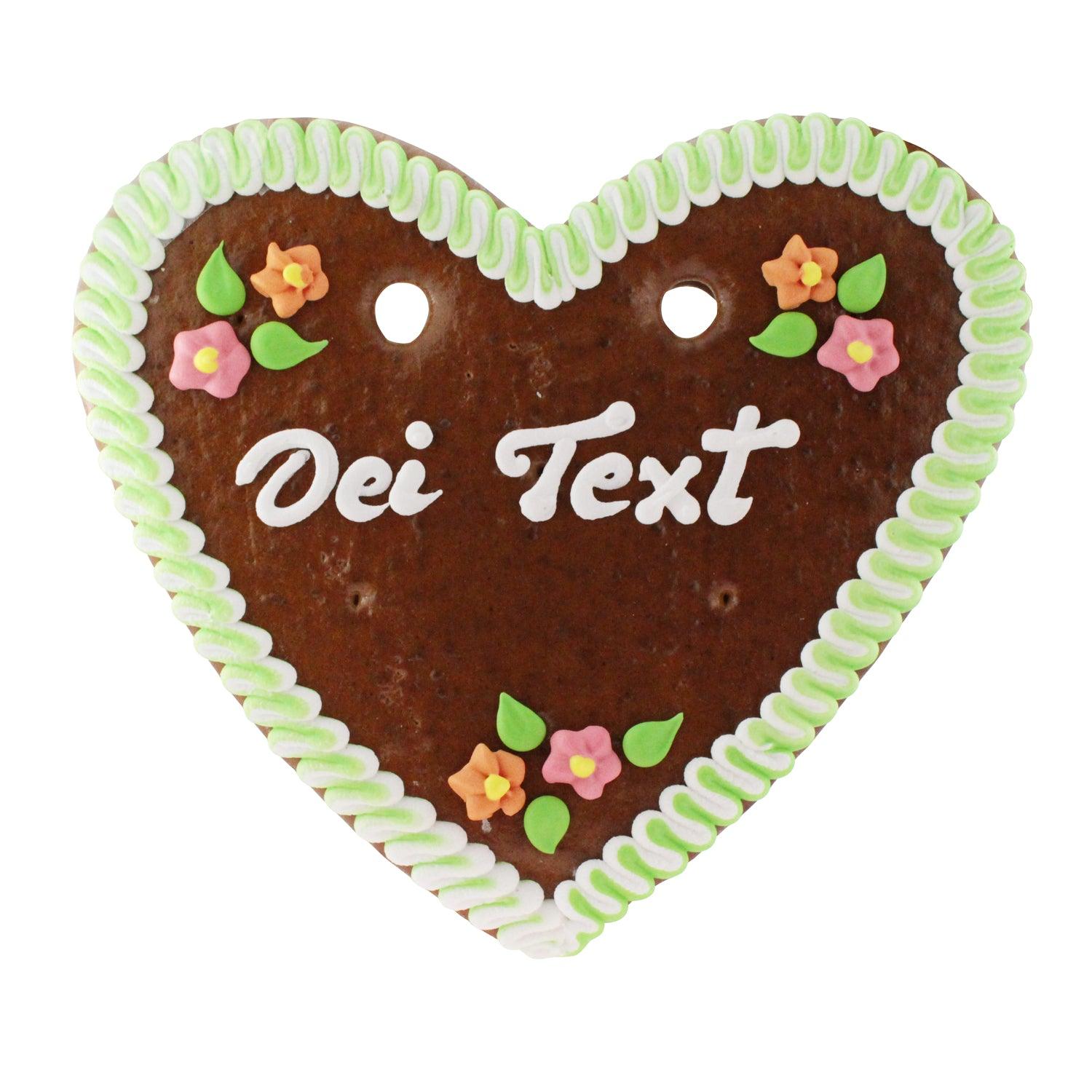 Lebkuchenherz in Herzform mit rotem Zuckerrand, weiß-blauer Blumenverzierung und personalisierbarem Schriftzug, Handarbeit, ca. 32 x 28 cm, 180 g.