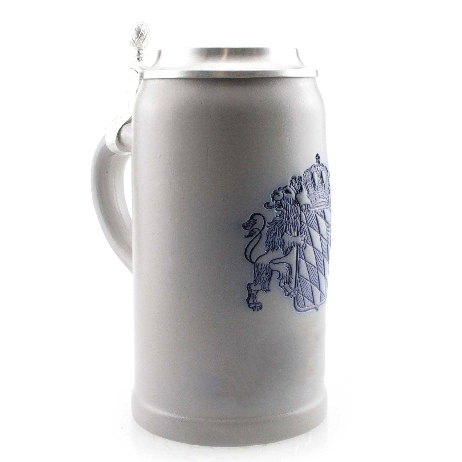 Steinkrug mit gravierbarem Zinndeckel, verziert mit Bayernwappen, traditionell gefertigt, 1,0 Liter.