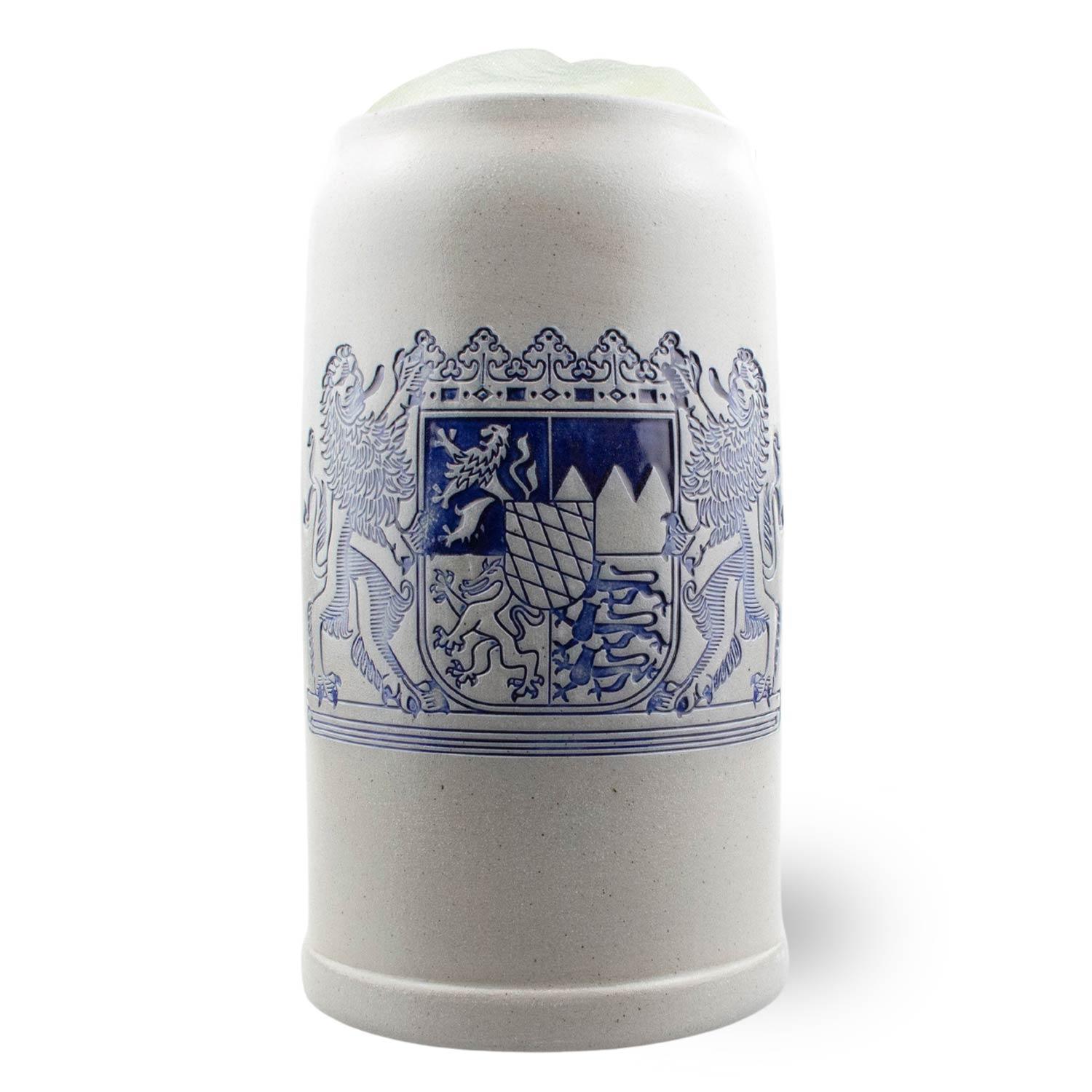 Traditioneller Bierkrug aus Steinzeug in Grau mit Wappen-Prägung „Freistaat Bayern“, geradlinige Form, 1,0 Liter.