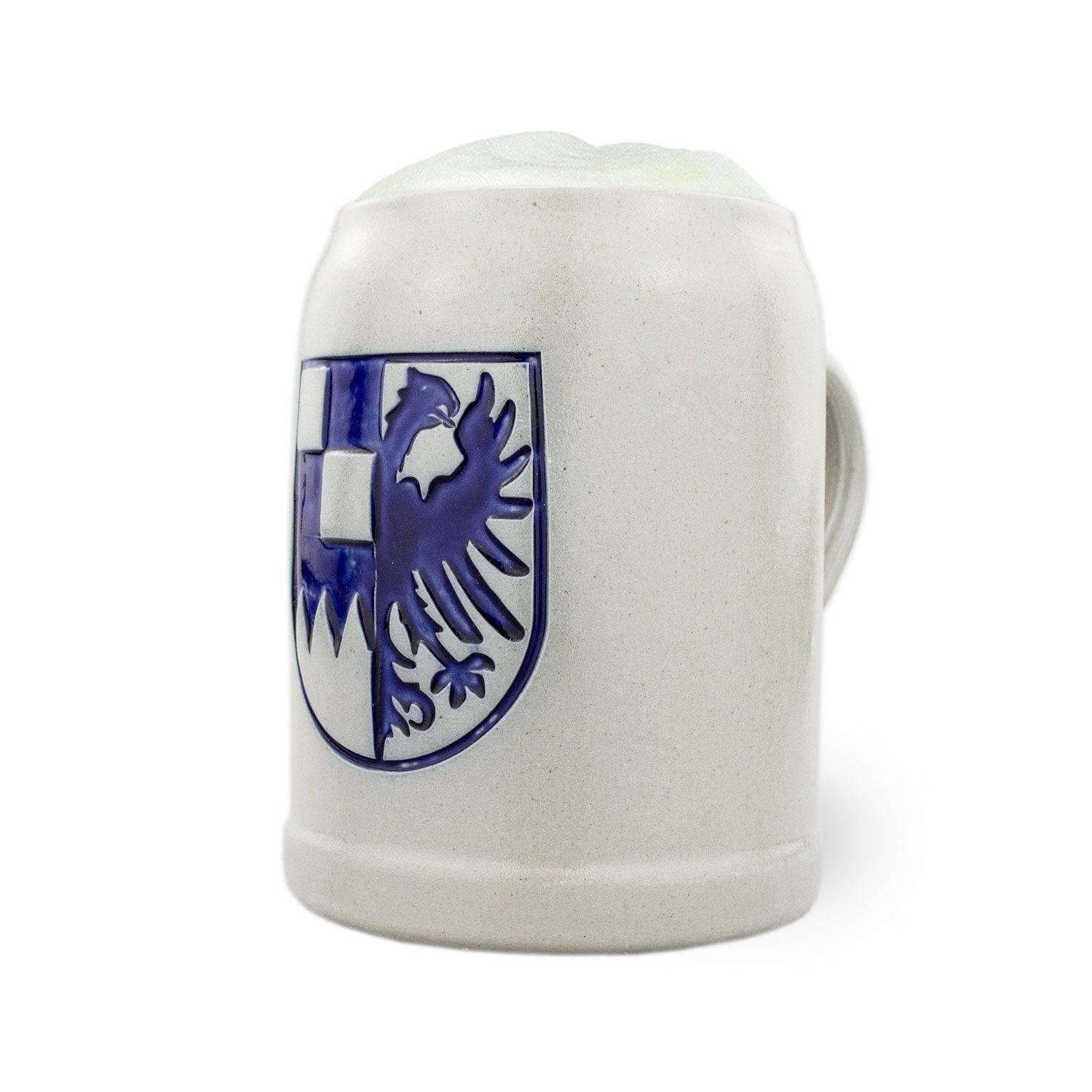Hochwertiger Steinkrug mit geprägtem Wappen „Mittelfranken“ und Schriftzug, halbrunde Form, 0,5 Liter.