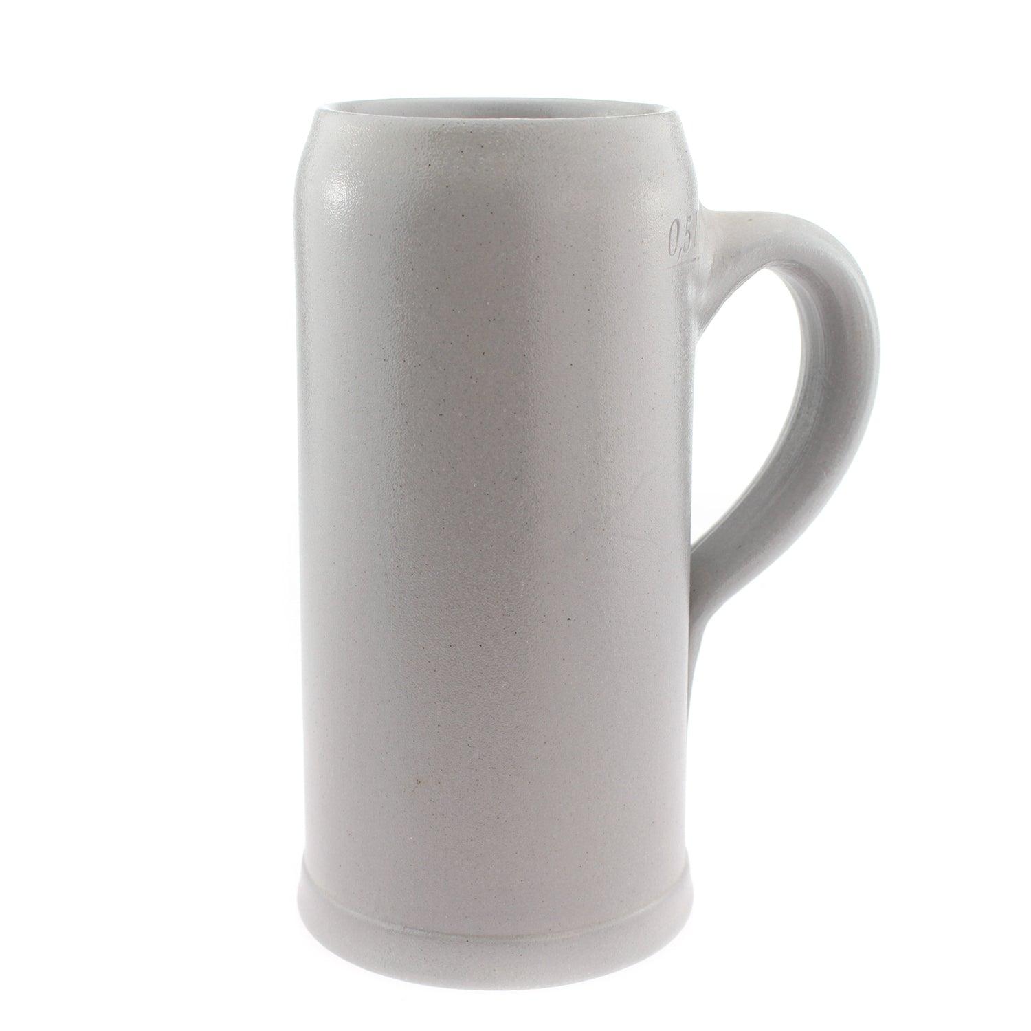 Salzglasierter Steinkrug mit geprägtem bayerischen Wappen, zylindrisch geformt, spülmatt grau, 0,5 Liter.