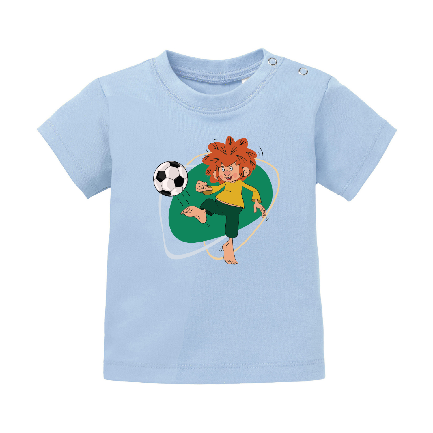 Hellblaues Baby-T-Shirt mit Pumuckl Fußball-Aufdruck, der einen Ball kickt, aus Bio-Baumwolle.